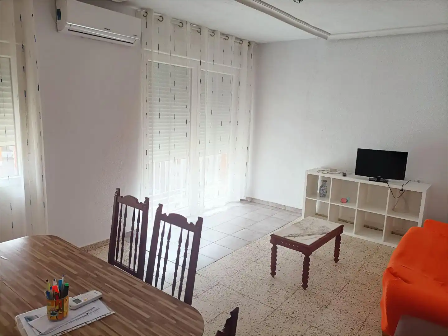 Piso de alquiler en Calle Manuel Revilla Castán, 8, Miralvalle - Av. Virgen del Puerto - La Data Sala de estar de Piso de alquiler en Plasencia con Aire acondicionado y Amueblado