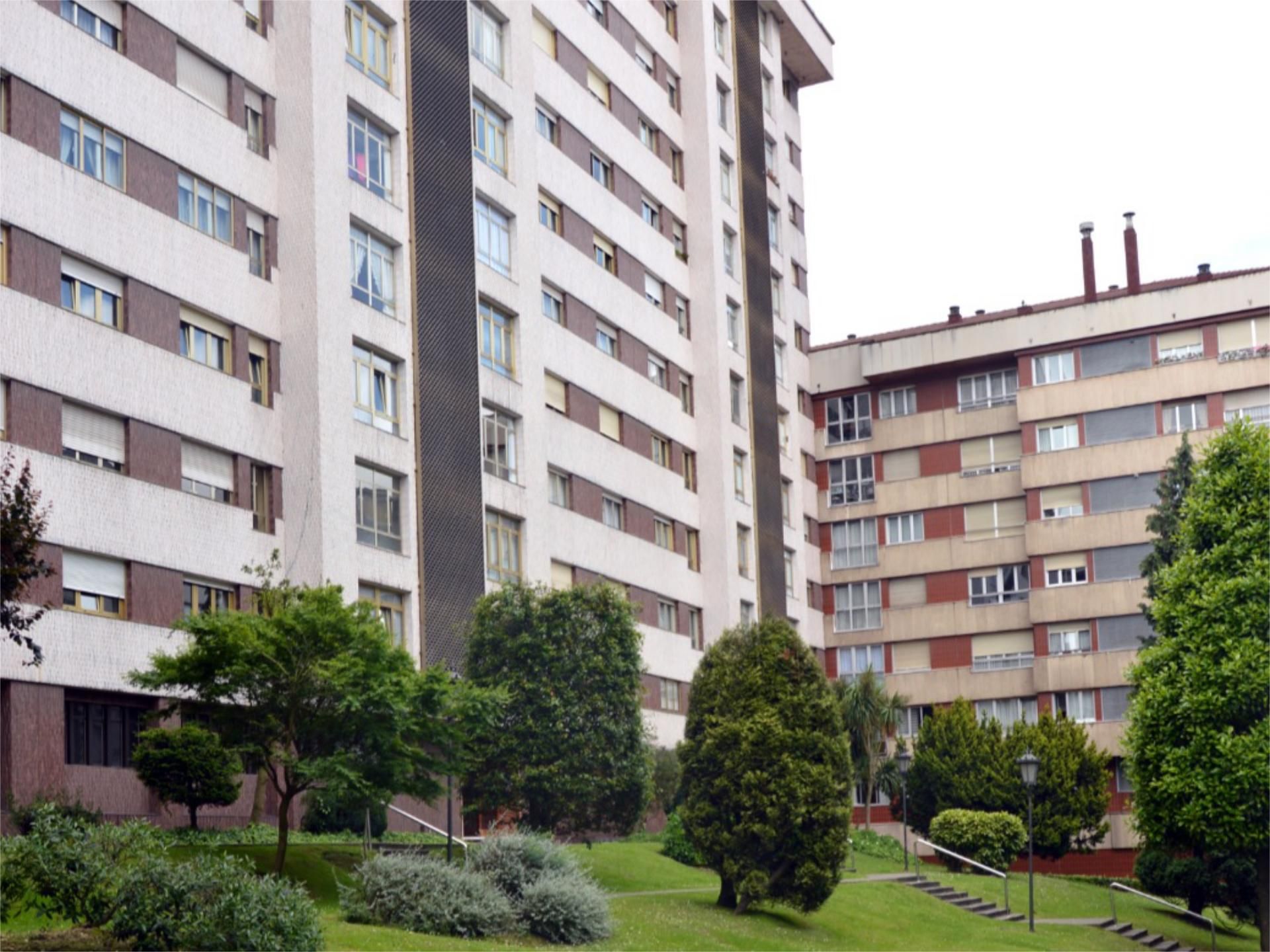 Exterior view of Flat to share in Oviedo   with Heating, Private garden and Parquet flooring
