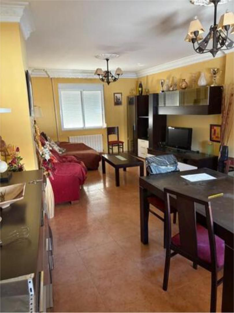 Sala d'estar de Casa adosada en venda en Atarfe amb Calefacció, Traster i Moblat