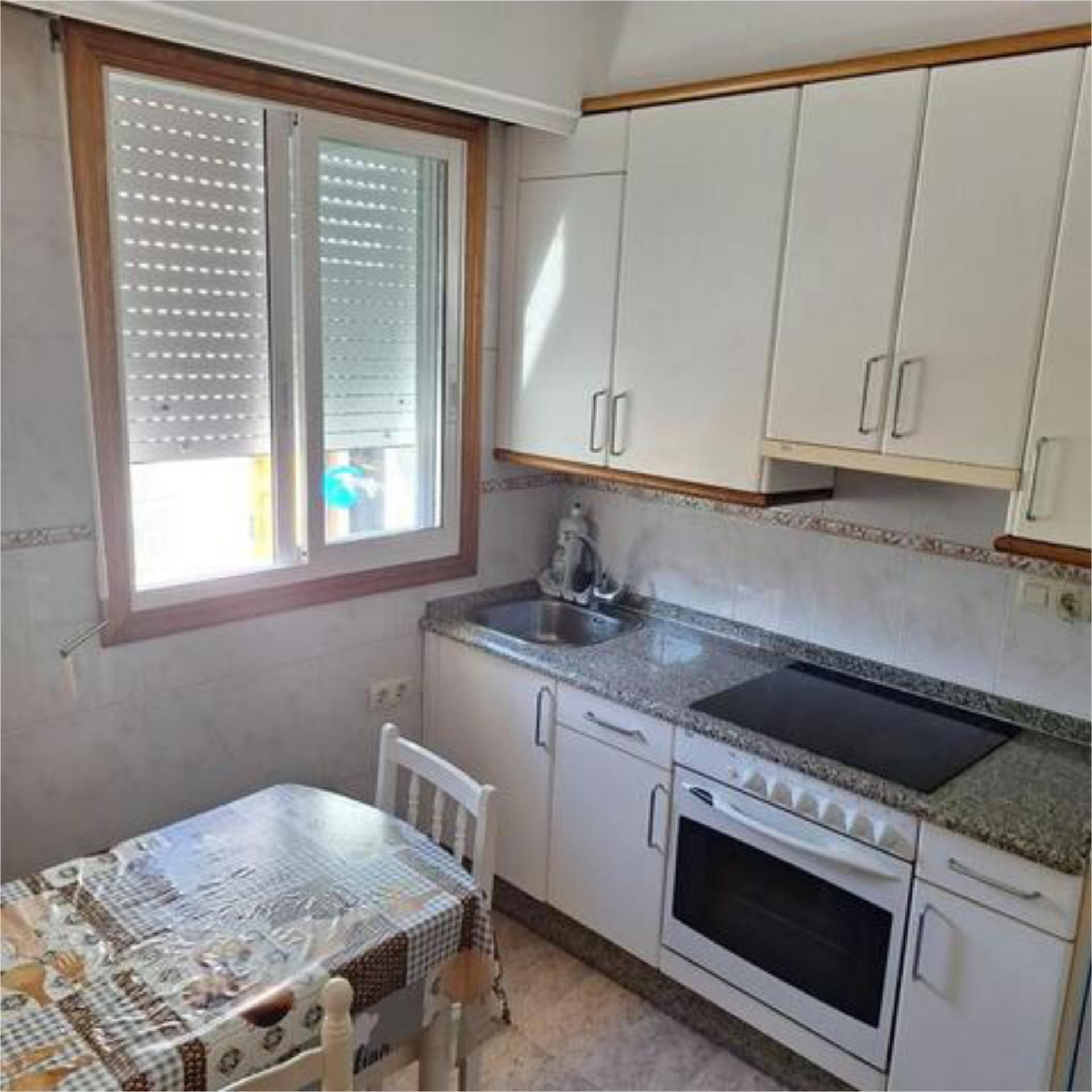 Cuina de Apartament per a compartir en Ourense Capital  amb Calefacció, Terrassa i Moblat