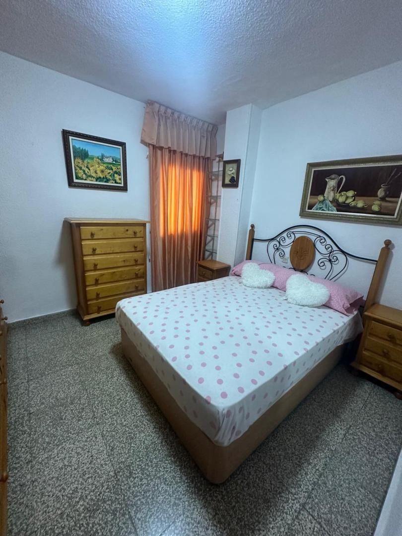 Bedroom of Apartment to share in  Granada Capital  with Parquet flooring, Furnished and Balcony