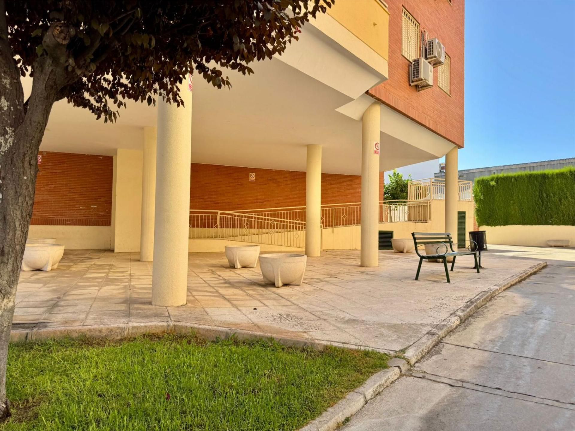 Terrassa de Pis en venda en Linares amb Aire condicionat, Jardí privat i Piscina