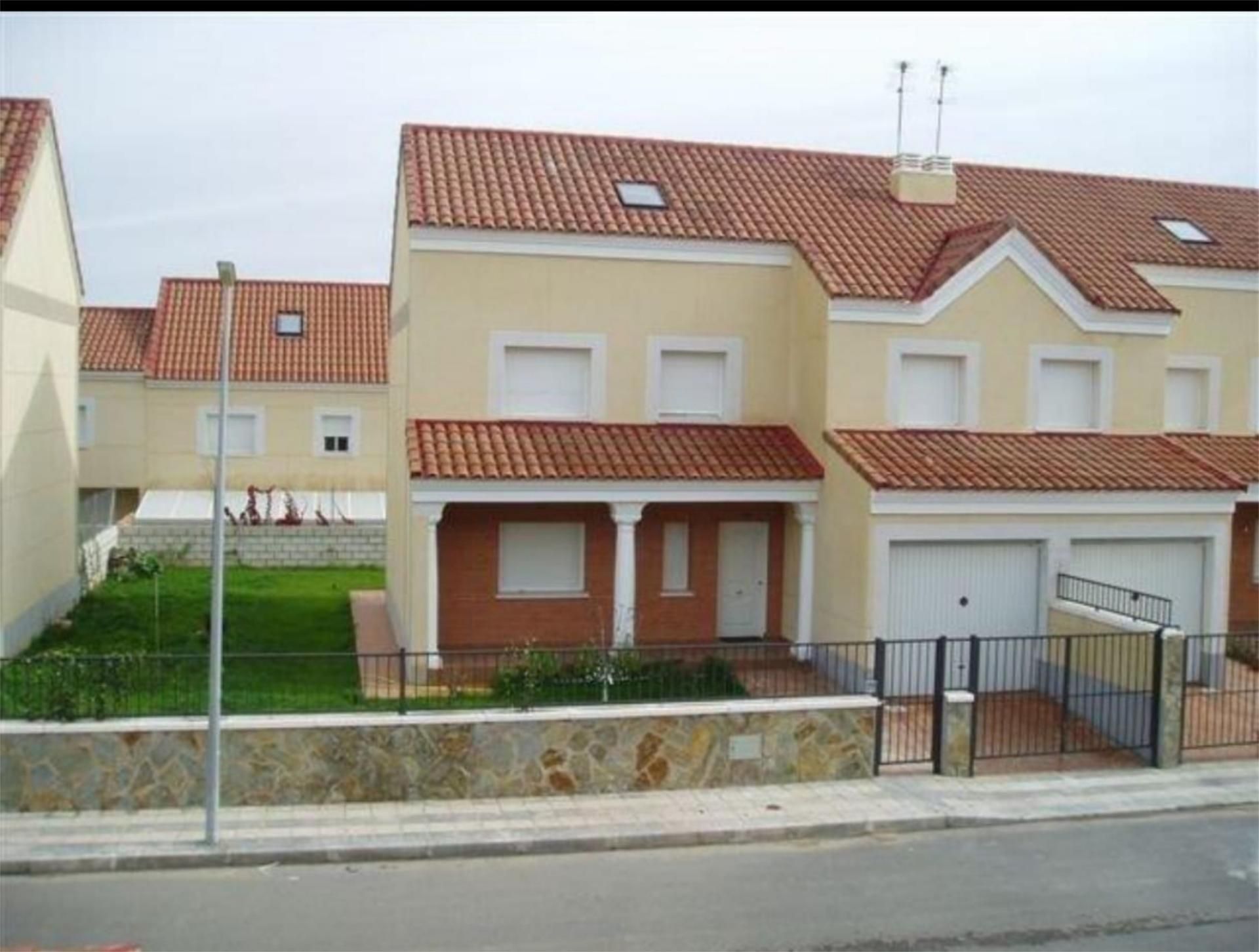 Vista exterior de Casa o chalet de alquiler en Albarreal de Tajo con Aire acondicionado, Calefacción y Jardín privado