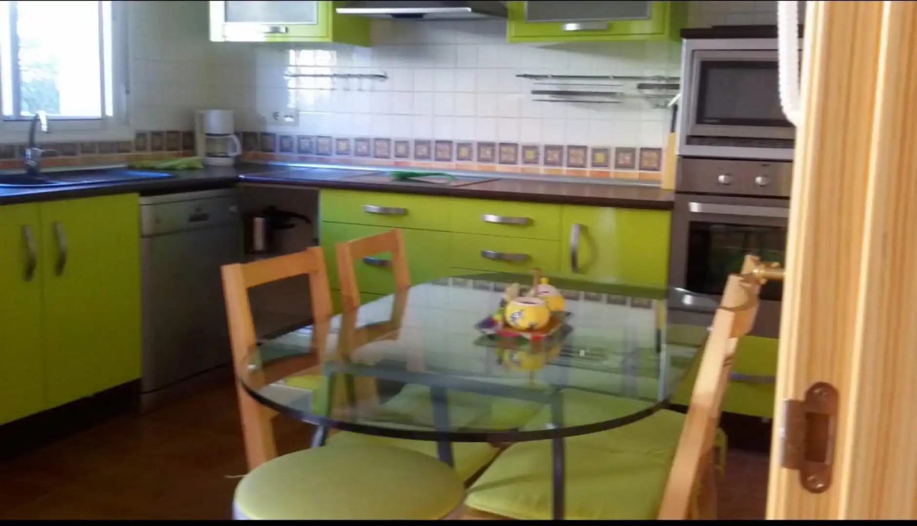 Casa o chalet de alquiler en Calle Albacete, 18, Albarreal de Tajo Cocina de Casa o chalet de alquiler en Albarreal de Tajo con Aire acondicionado, Calefacción y Jardín privado