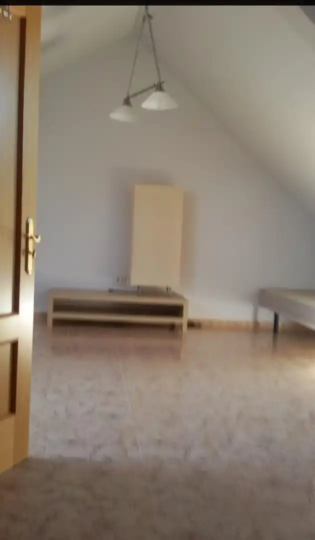 Casa o chalet de alquiler en Calle Albacete, 18, Albarreal de Tajo Habitación de Casa o chalet de alquiler en Albarreal de Tajo con Aire acondicionado, Calefacción y Jardín privado