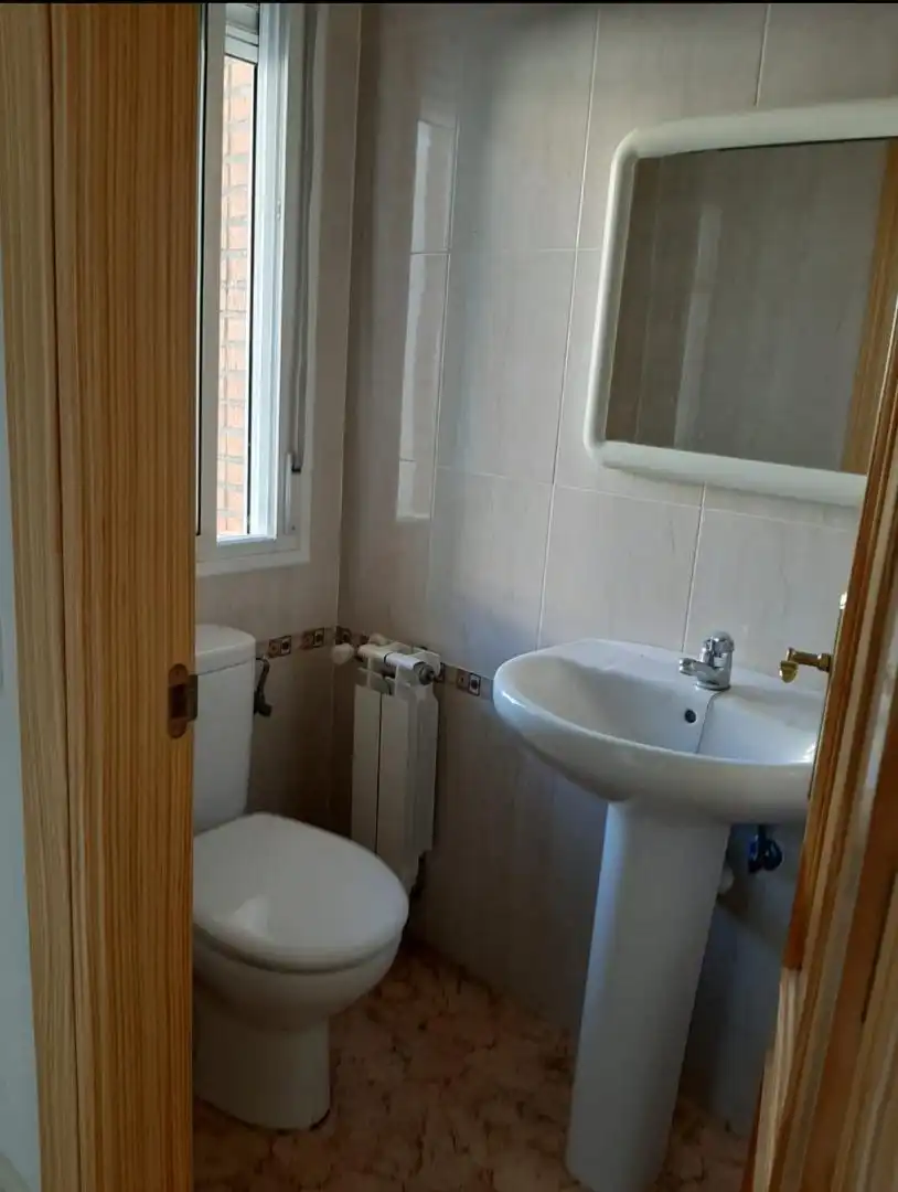Casa o chalet de alquiler en Calle Albacete, 18, Albarreal de Tajo Baño de Casa o chalet de alquiler en Albarreal de Tajo con Aire acondicionado, Calefacción y Jardín privado