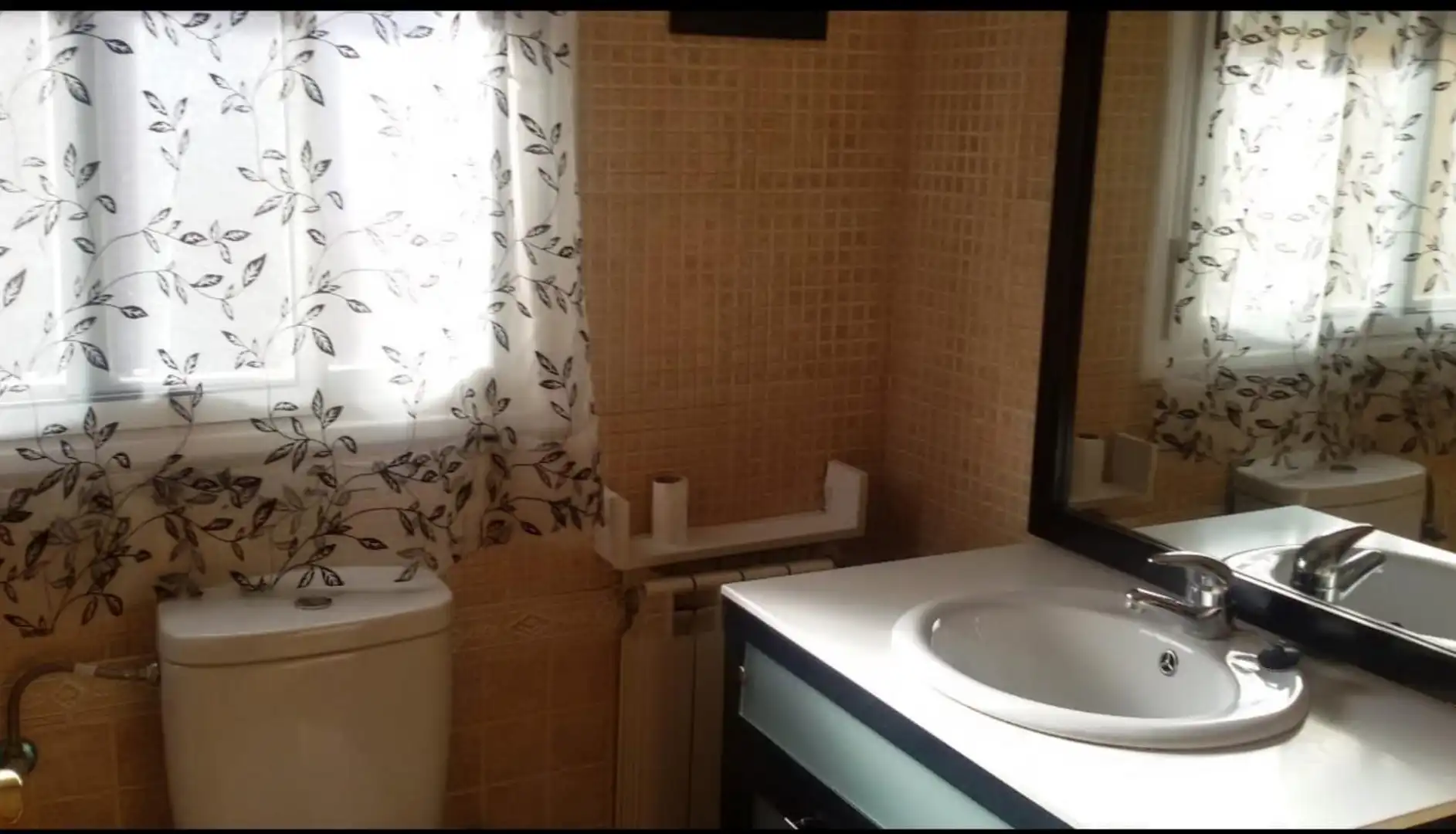 Casa o chalet de alquiler en Calle Albacete, 18, Albarreal de Tajo Baño de Casa o chalet de alquiler en Albarreal de Tajo con Aire acondicionado, Calefacción y Jardín privado