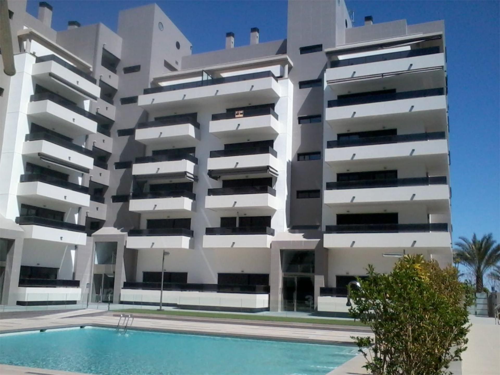 Vista exterior de Piso de alquiler en Elche / Elx con Aire acondicionado, Terraza y Piscina