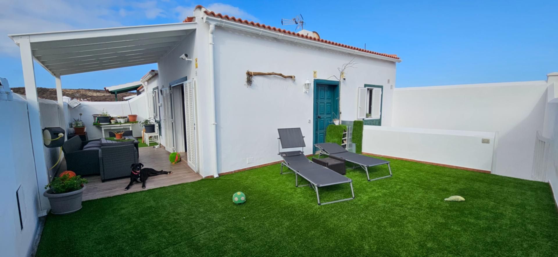 Terrassa de Casa adosada en venda en Arico amb Jardí privat, Terrassa i Moblat