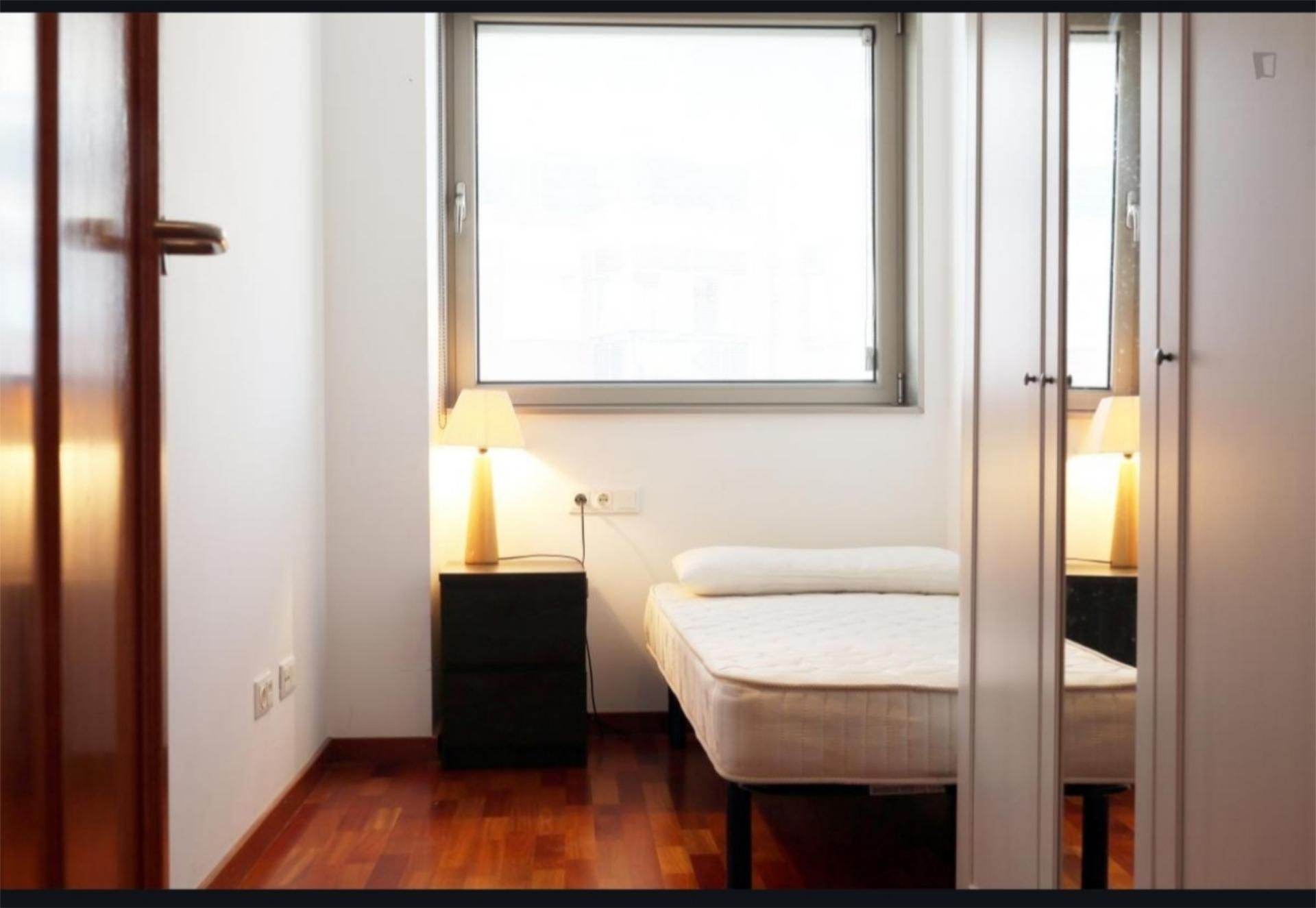 Flat to share in Carretera de Collblanc, 100, La Maternitat i Sant Ramon