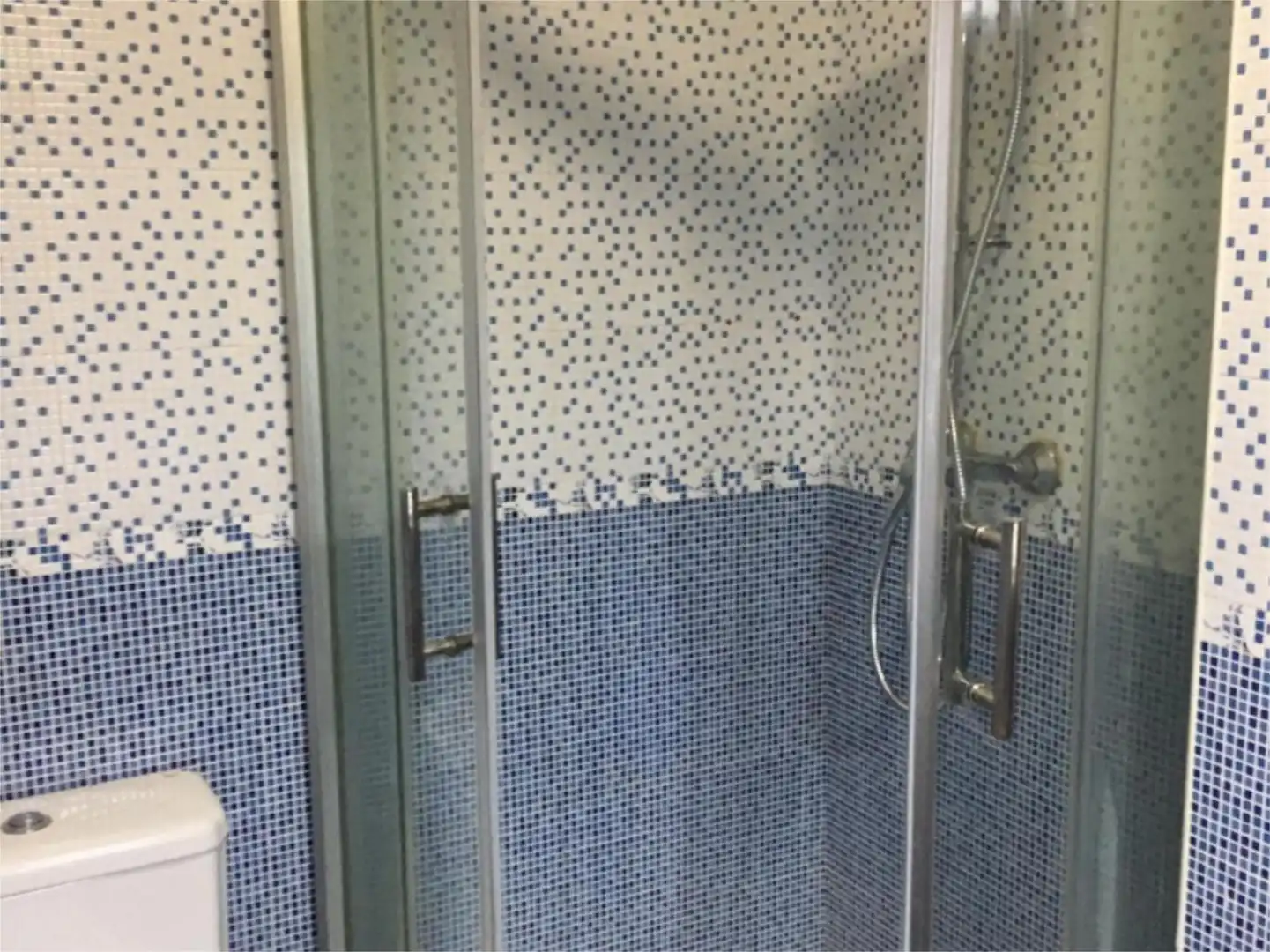 Baño de Apartamento de alquiler en Úbeda con Aire acondicionado, Calefacción y Parquet