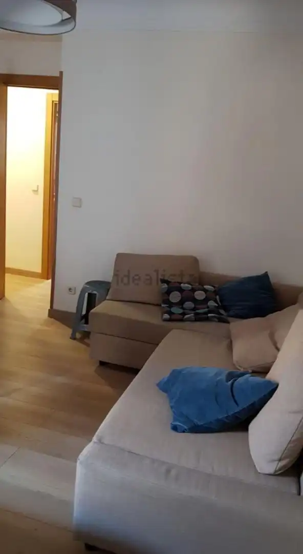 Room in Calle de Jerónima Llorente, 33, Bellas Vistas Bedroom of Flat for share in Madrid with Air Conditioner, Heating and Parquet flooring