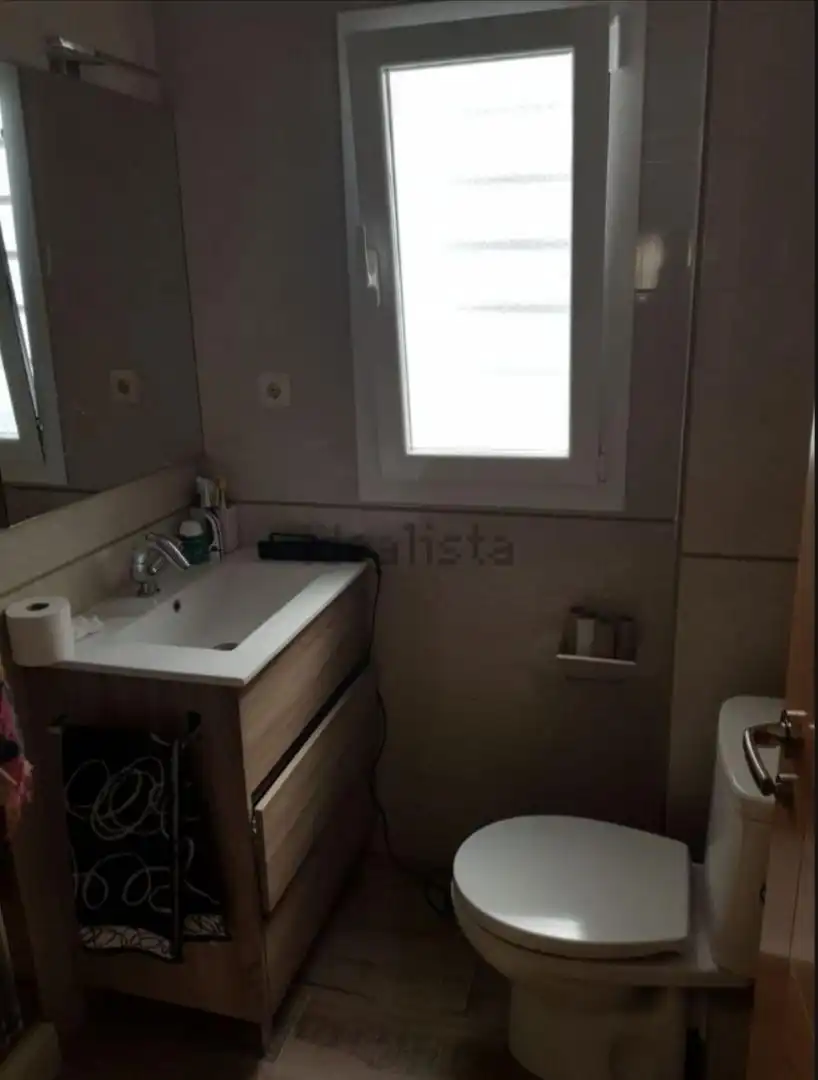 Room in Calle de Jerónima Llorente, 33, Bellas Vistas Bathroom of Flat for share in Madrid with Air Conditioner, Heating and Parquet flooring