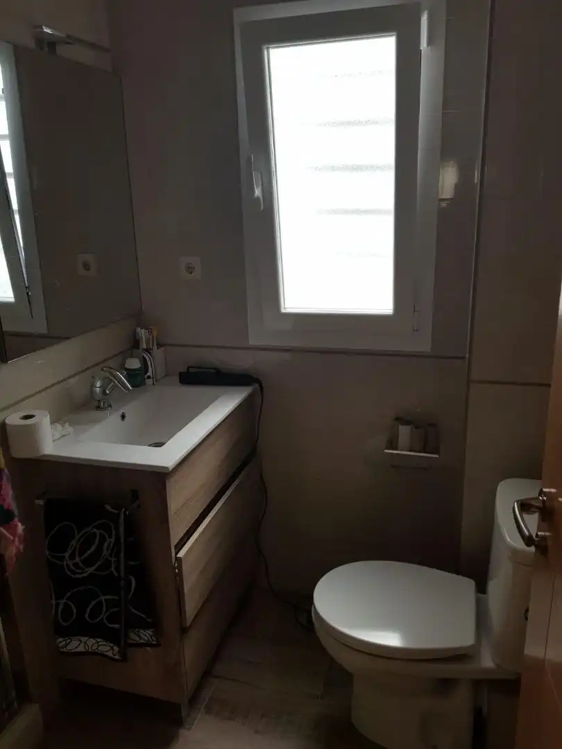 Room in Calle de Jerónima Llorente, 33, Bellas Vistas Bathroom of Flat for share in Madrid with Air Conditioner, Heating and Parquet flooring