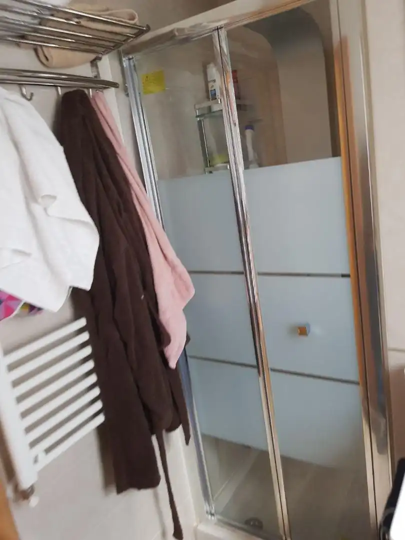 Room in Calle de Jerónima Llorente, 33, Bellas Vistas Bathroom of Flat for share in Madrid with Air Conditioner, Heating and Parquet flooring