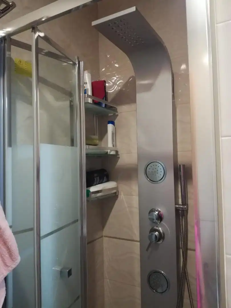 Room in Calle de Jerónima Llorente, 33, Bellas Vistas Bathroom of Flat for share in Madrid with Air Conditioner, Heating and Parquet flooring