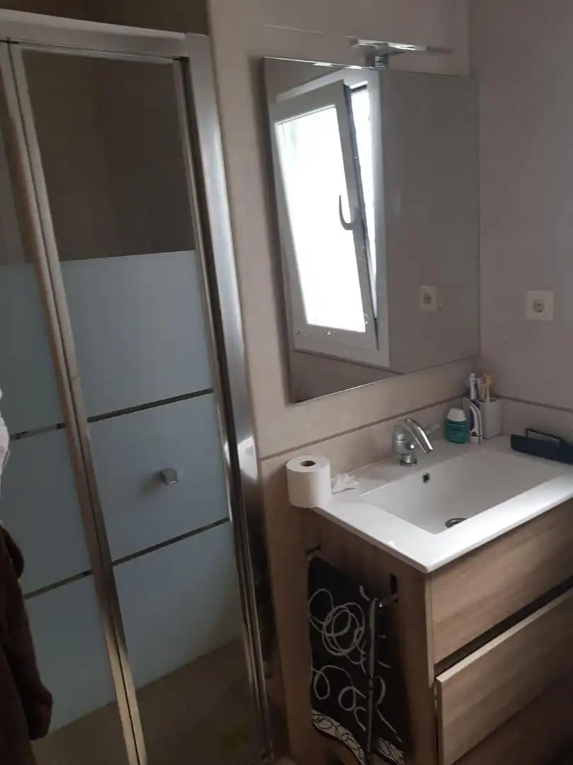 Room in Calle de Jerónima Llorente, 33, Bellas Vistas Bathroom of Flat for share in Madrid with Air Conditioner, Heating and Parquet flooring