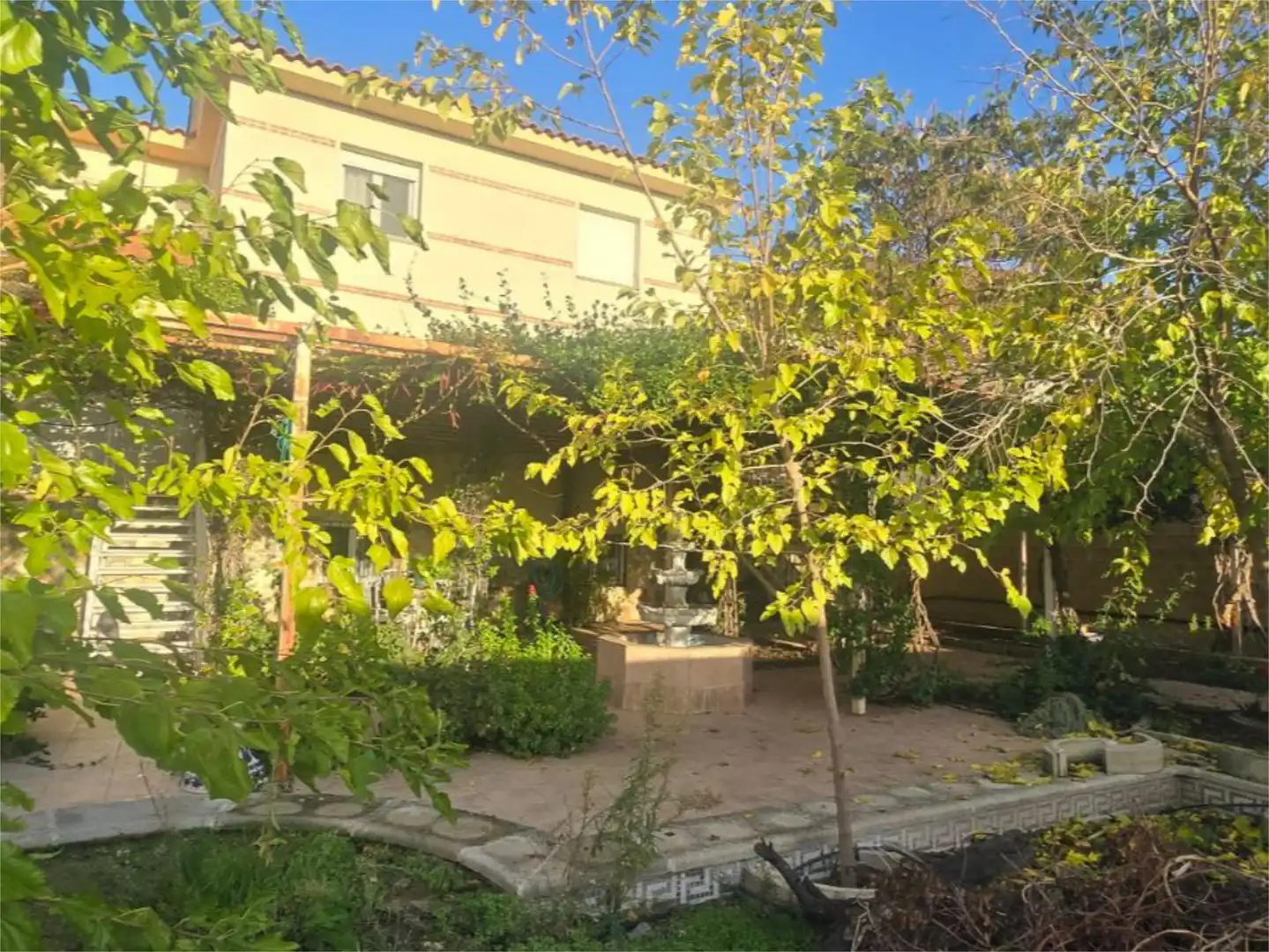 Casa adosada en venda a Calle el Horno, 13, Cedillo del Condado Jardí de Casa adosada en venda en Cedillo del Condado amb Aire condicionat i Terrassa