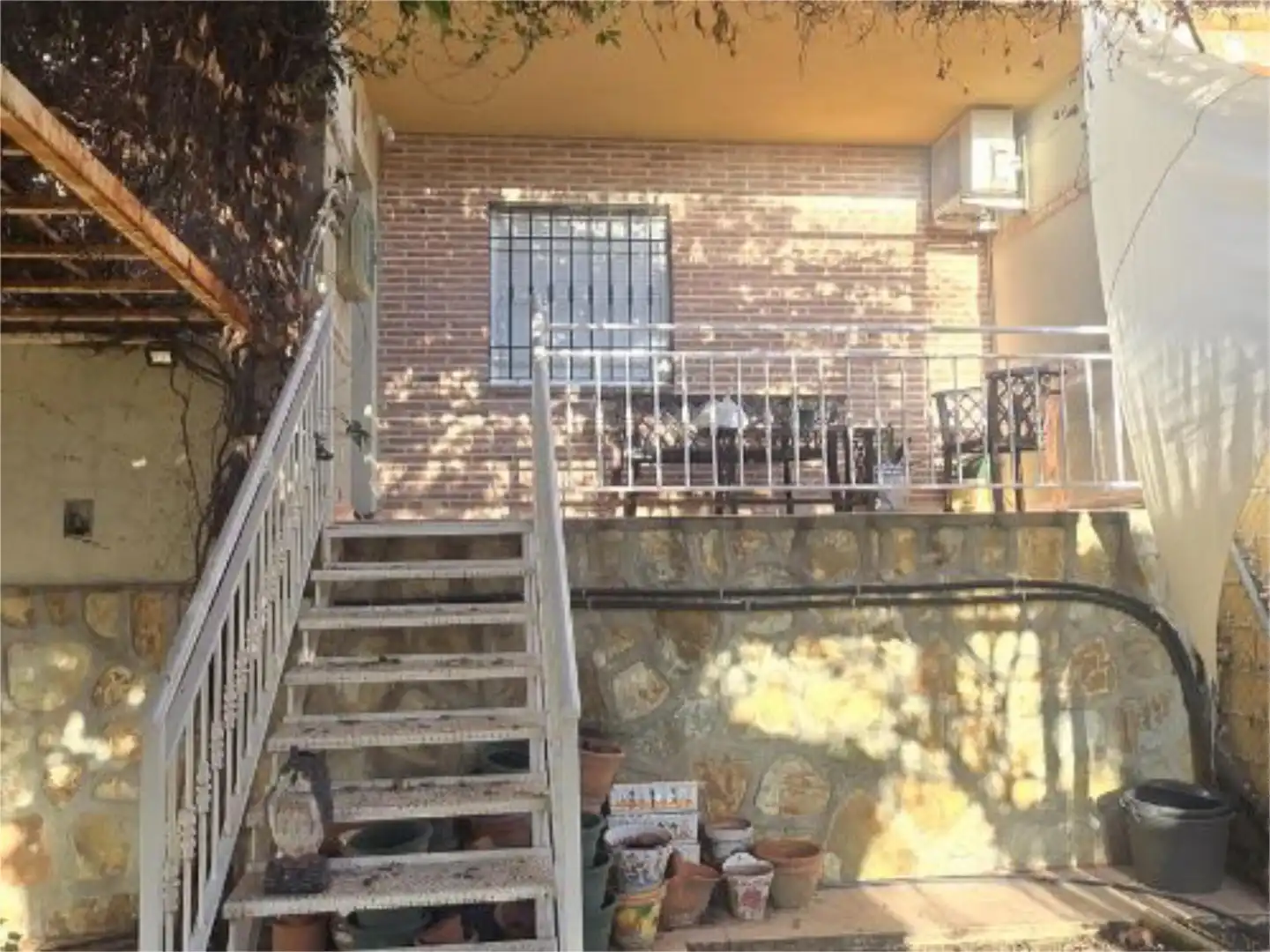 Casa adosada en venda a Calle el Horno, 13, Cedillo del Condado Jardí de Casa adosada en venda en Cedillo del Condado amb Aire condicionat i Terrassa