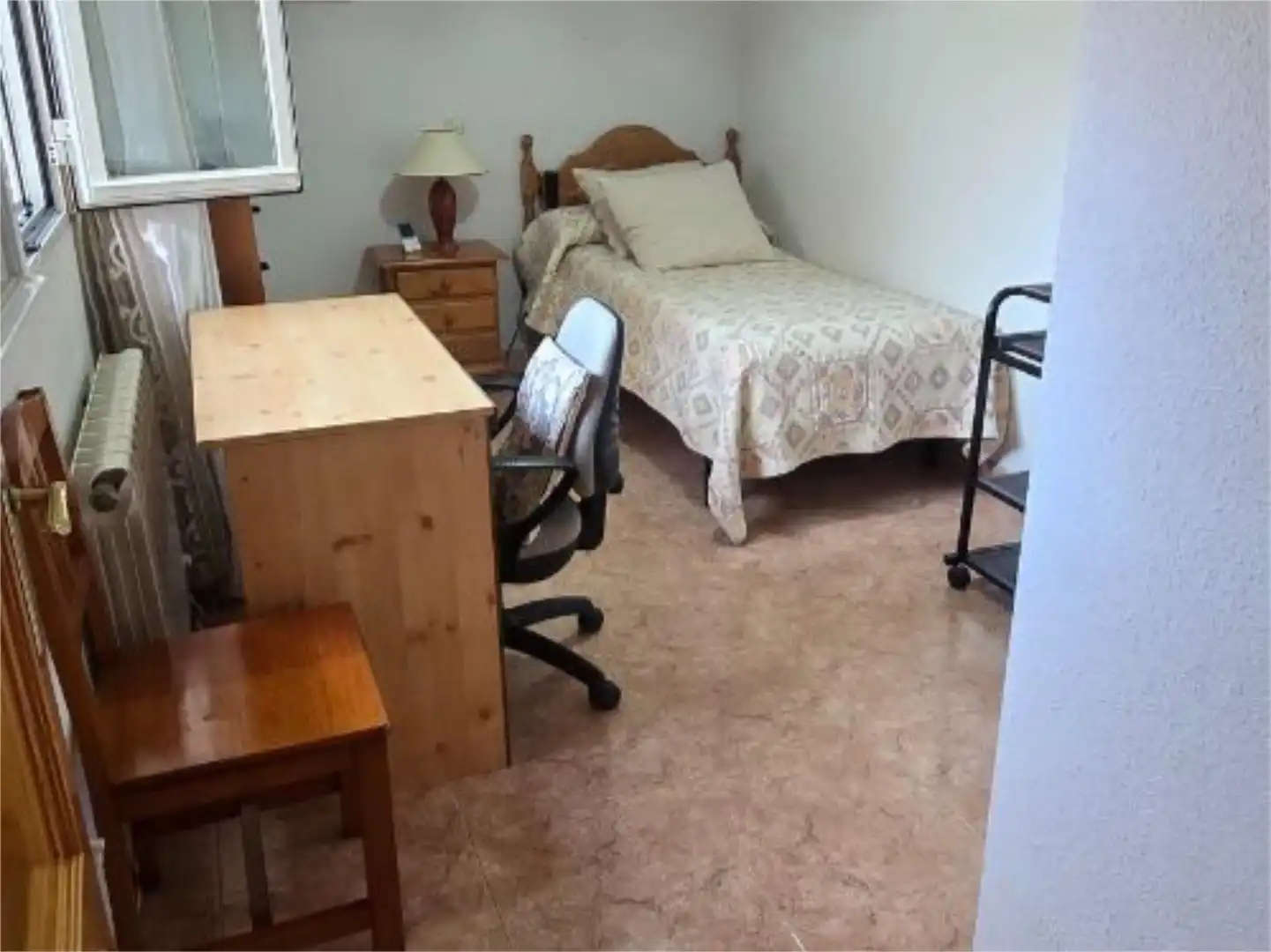 Casa adosada en venda a Calle el Horno, 13, Cedillo del Condado Dormitori de Casa adosada en venda en Cedillo del Condado amb Aire condicionat i Terrassa