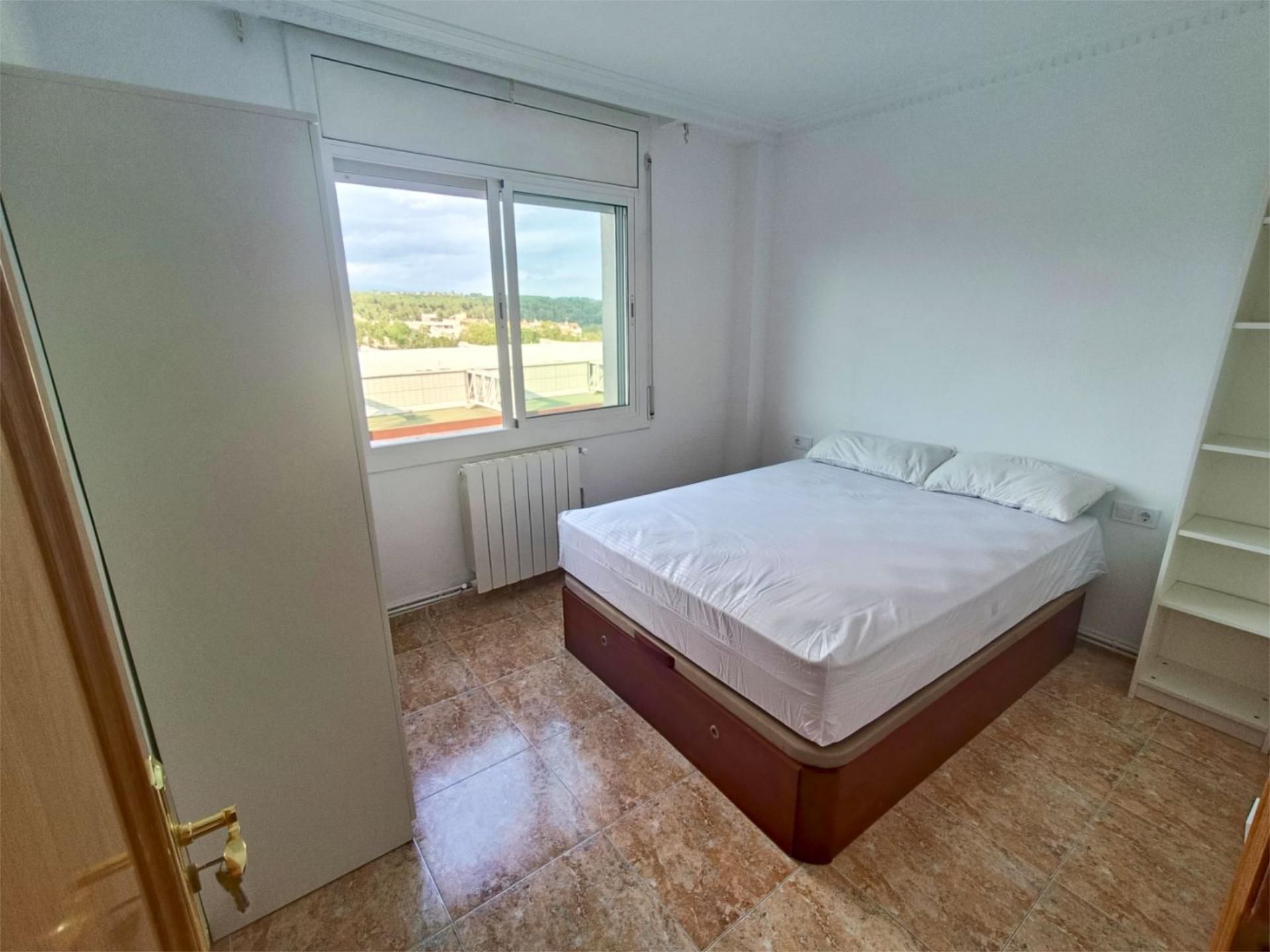 Bedroom of Attic to share in Sabadell  with Heating, Furnished and Balcony