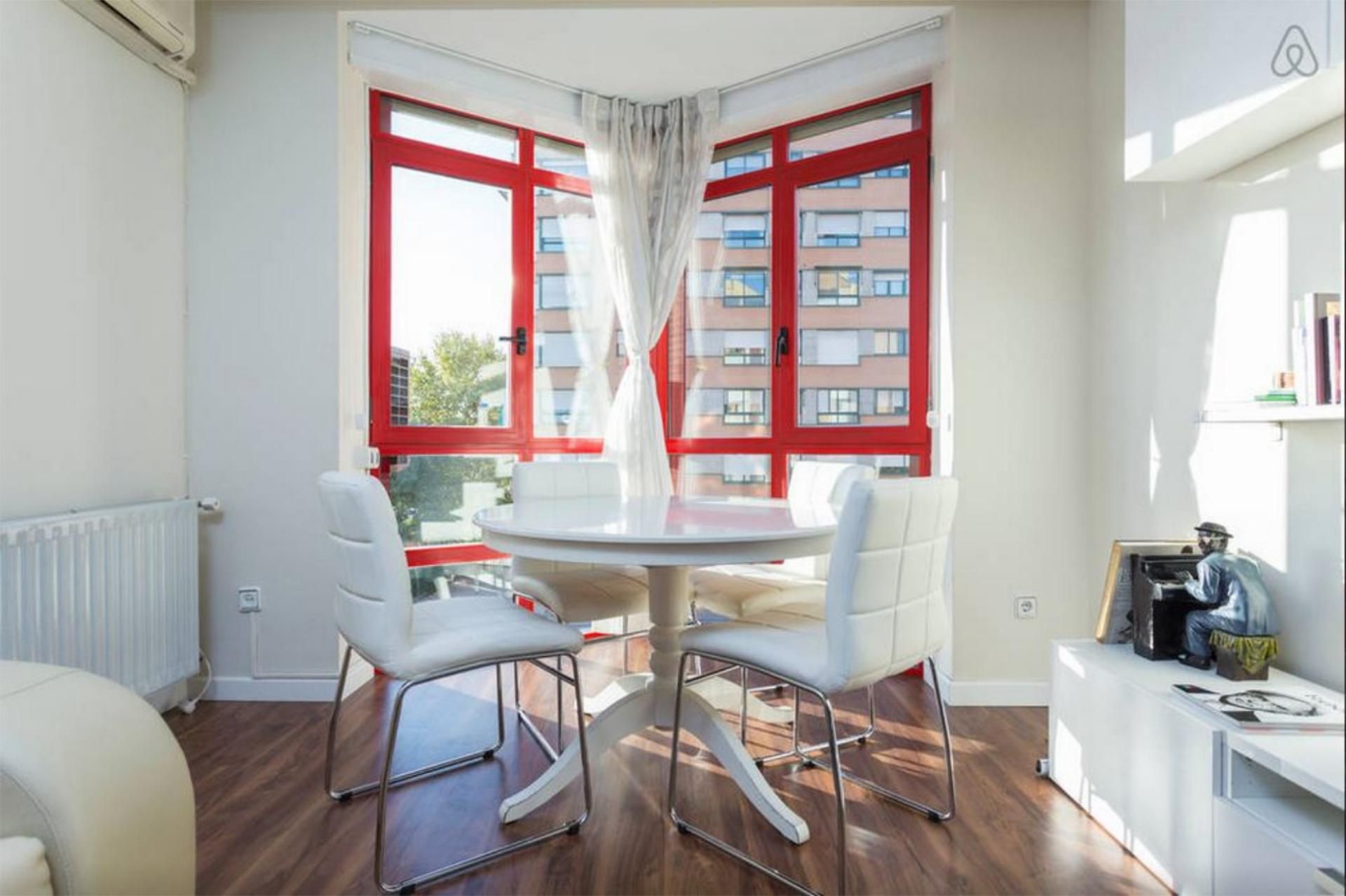 Dining room of Flat to rent in  Madrid Capital  with Air Conditioner, Heating and Parquet flooring