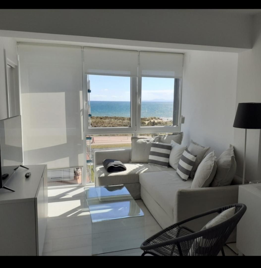Sala d'estar de Apartament de lloguer en Laredo amb Calefacció, Traster i Moblat
