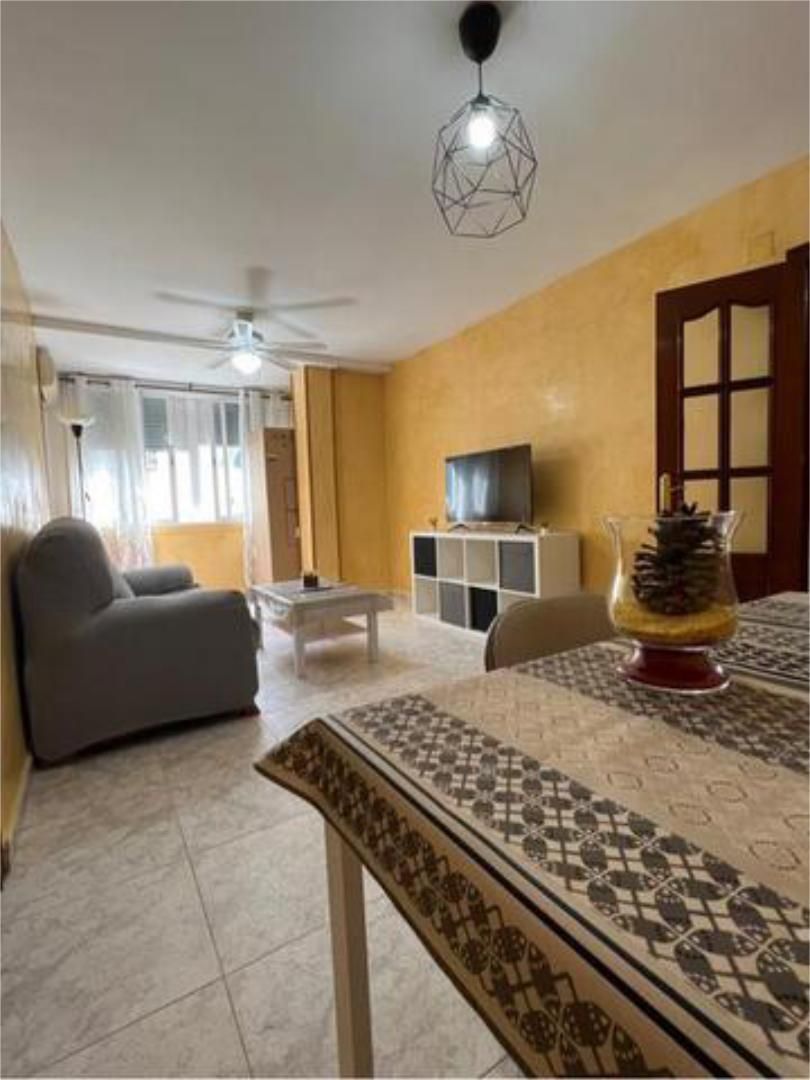 Sala d'estar de Casa o xalet de lloguer en La Algaba amb Moblat