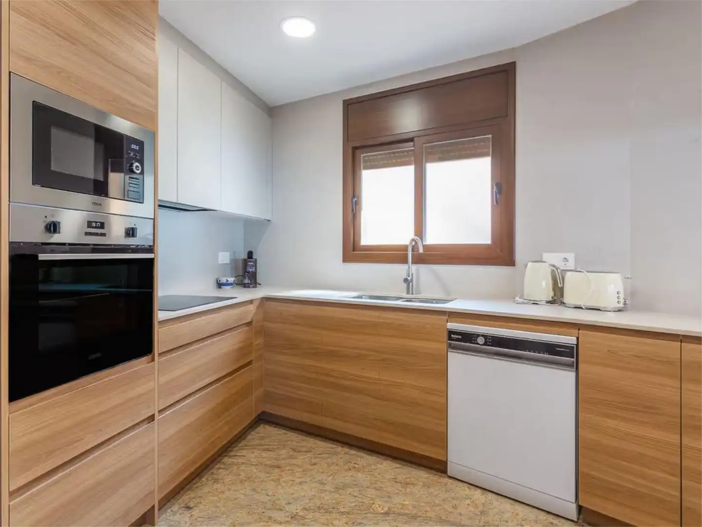 Finca rústica de alquiler en Carrer Hongria, 1, Canyelles Cocina de Finca rústica de alquiler en Lloret de Mar con Aire acondicionado, Calefacción y Jardín privado