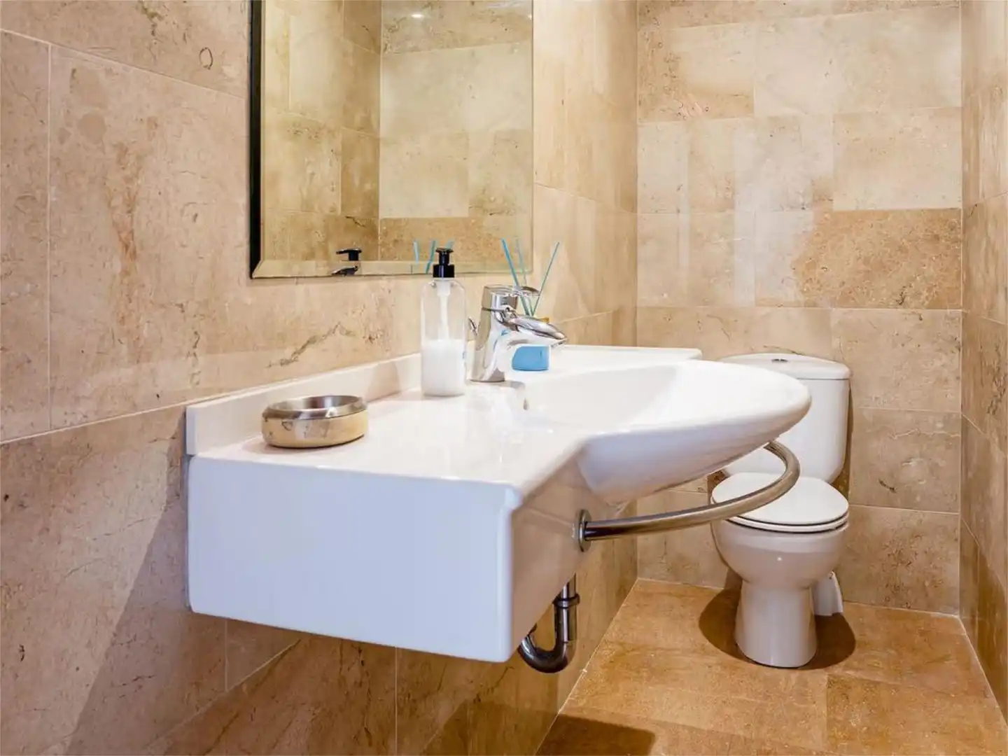 Finca rústica de alquiler en Carrer Hongria, 1, Canyelles Baño de Finca rústica de alquiler en Lloret de Mar con Aire acondicionado, Calefacción y Jardín privado