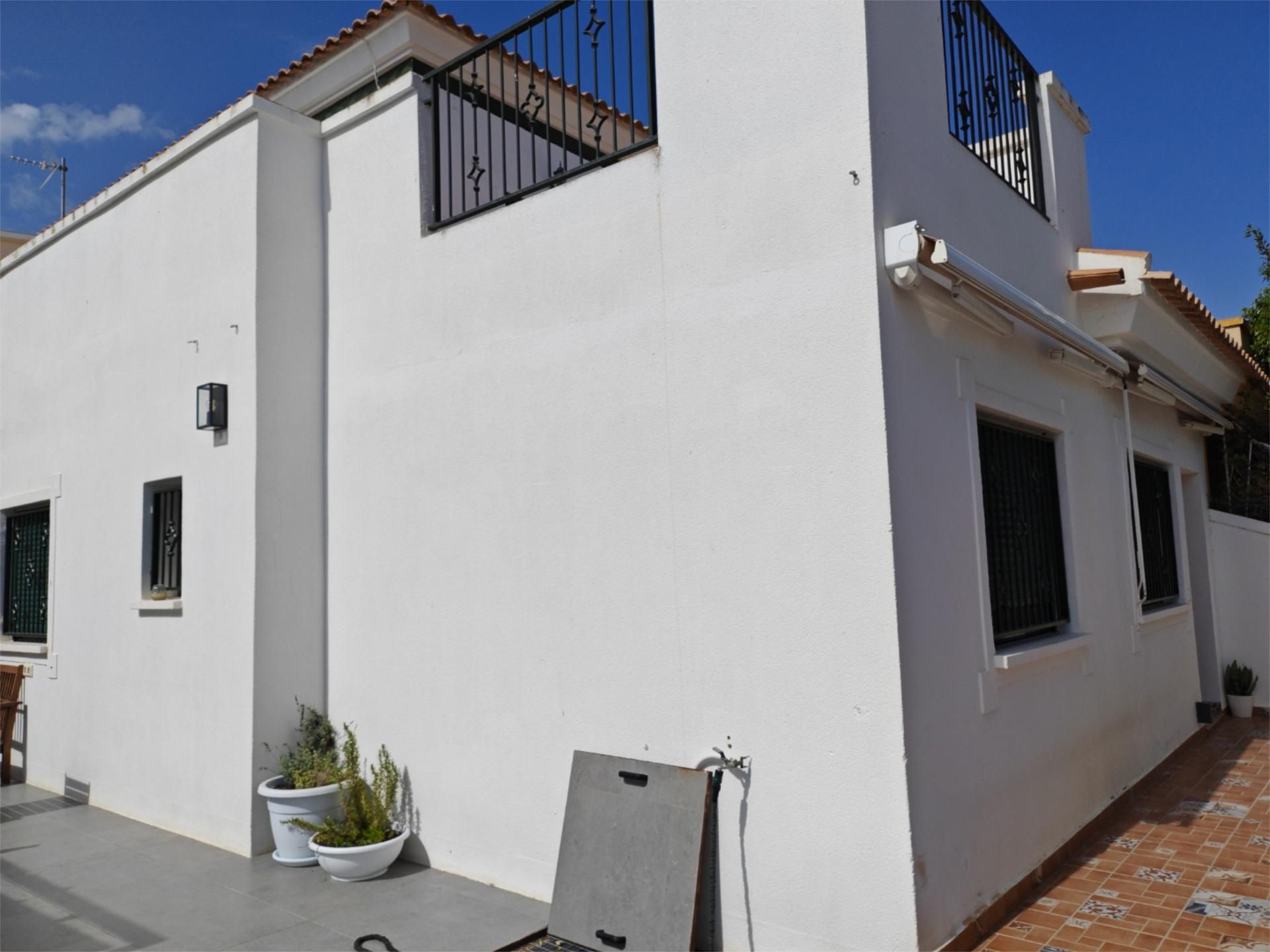Exterior view of House or chalet for sale in Almoradí  with Air Conditioner and Balcony