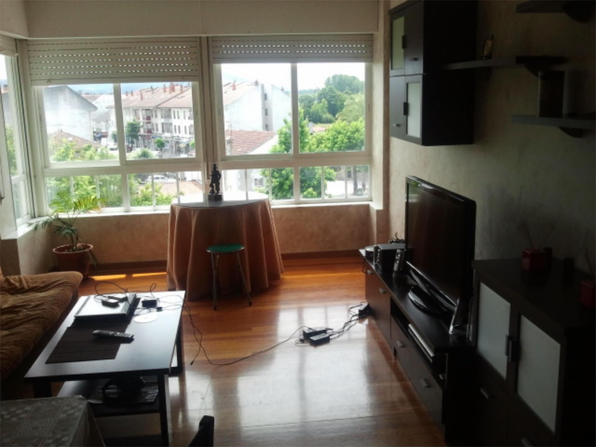 Sala d'estar de Pis en venda en Ames amb Parquet, Forn i Rentadora