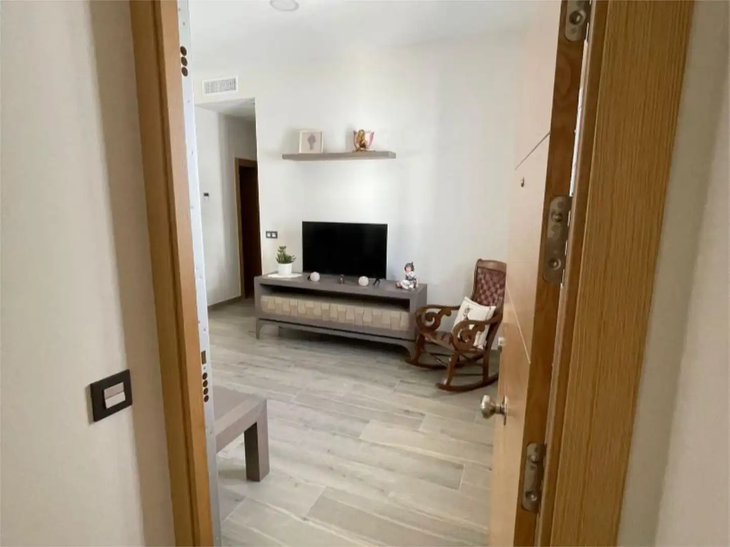 Casa adosada en venta en Calle Silla, 77, Campillos Sala de estar de Casa adosada en venta en Campillos con Aire acondicionado y Terraza