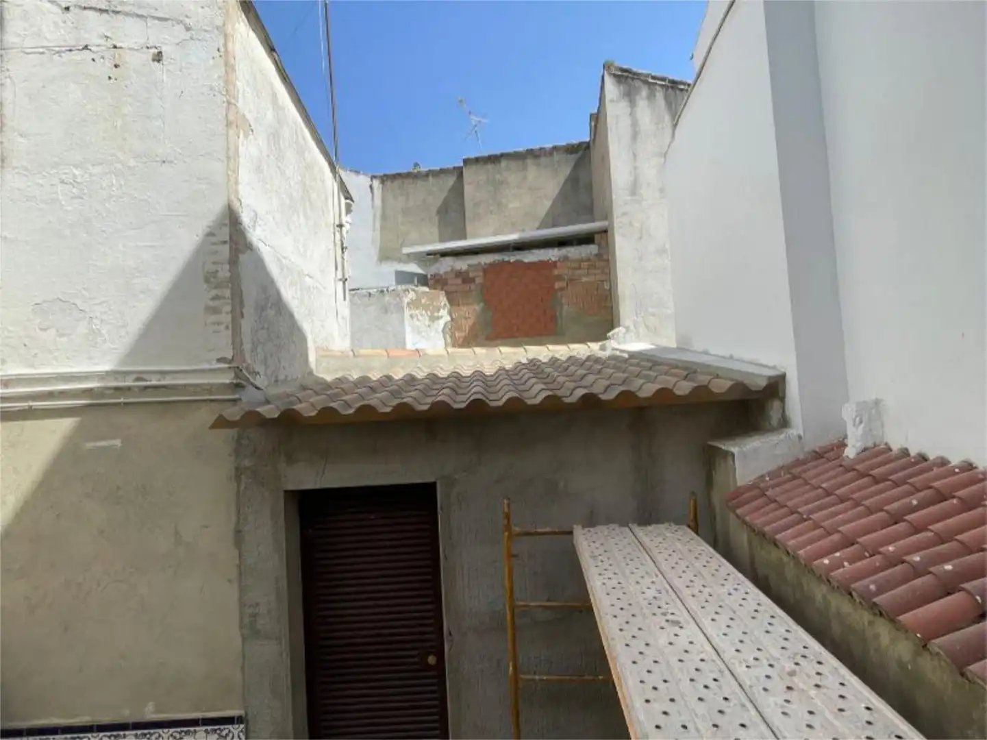 Casa adosada en venta en Calle Silla, 77, Campillos Vista exterior de Casa adosada en venta en Campillos con Aire acondicionado y Terraza