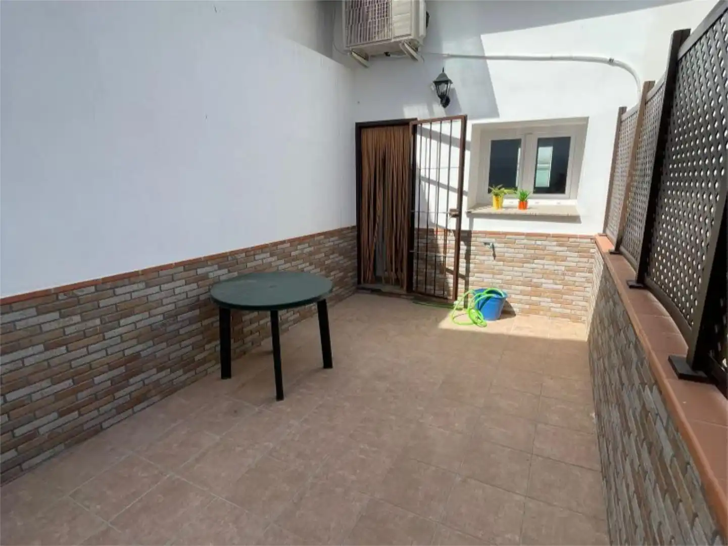 Casa adosada en venta en Calle Silla, 77, Campillos Terraza de Casa adosada en venta en Campillos con Aire acondicionado y Terraza