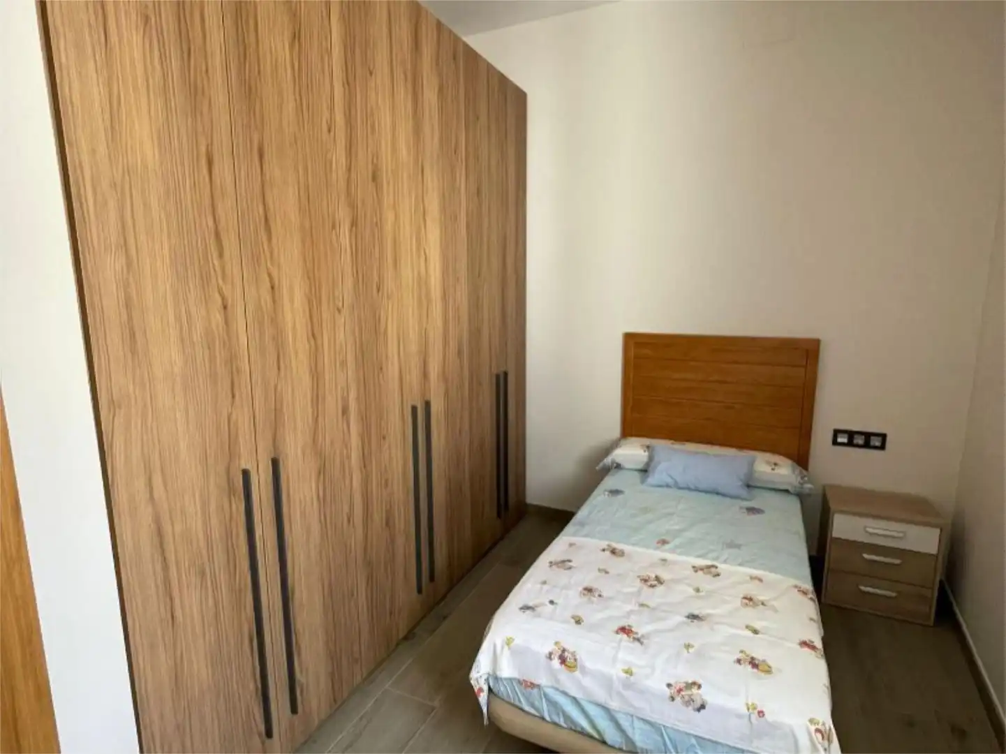 Casa adosada en venta en Calle Silla, 77, Campillos Habitación de Casa adosada en venta en Campillos con Aire acondicionado y Terraza