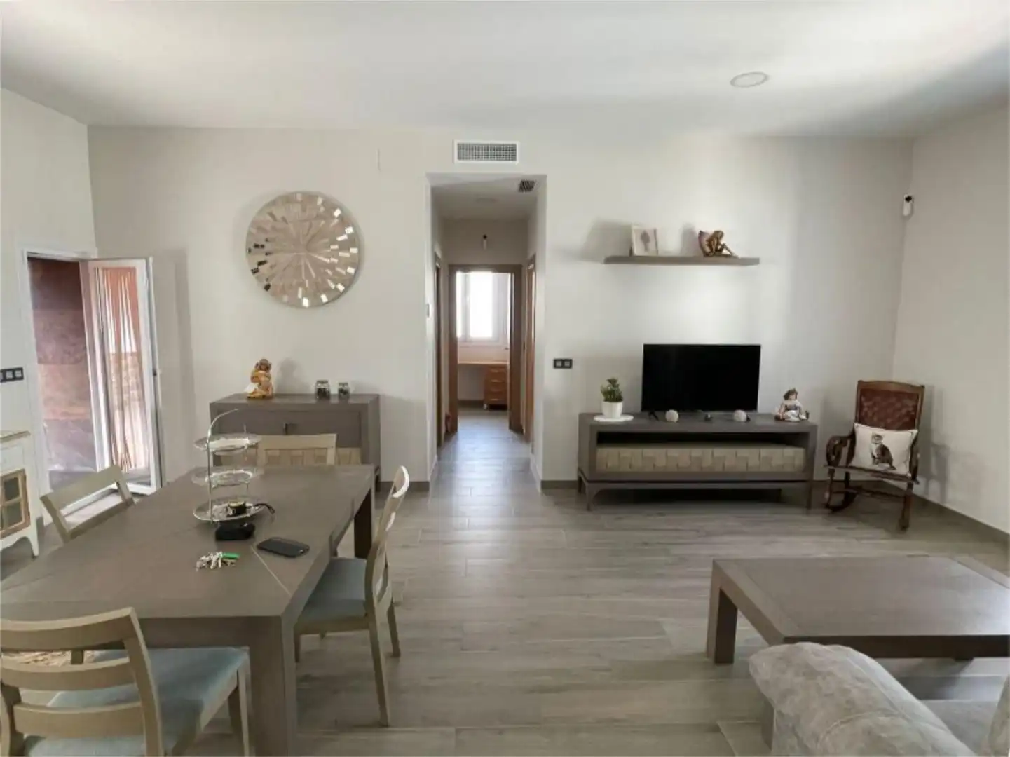 Casa adosada en venta en Calle Silla, 77, Campillos Sala de estar de Casa adosada en venta en Campillos con Aire acondicionado y Terraza