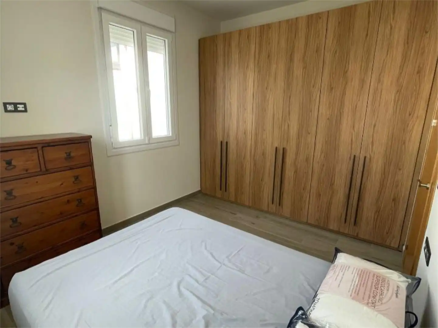 Casa adosada en venta en Calle Silla, 77, Campillos Habitación de Casa adosada en venta en Campillos con Aire acondicionado y Terraza
