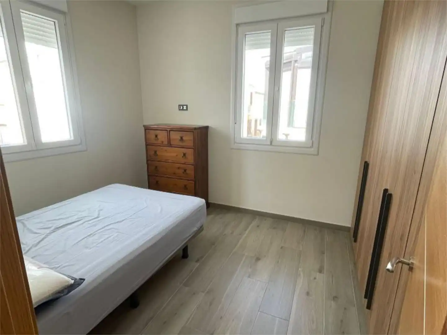 Casa adosada en venta en Calle Silla, 77, Campillos Habitación de Casa adosada en venta en Campillos con Aire acondicionado y Terraza