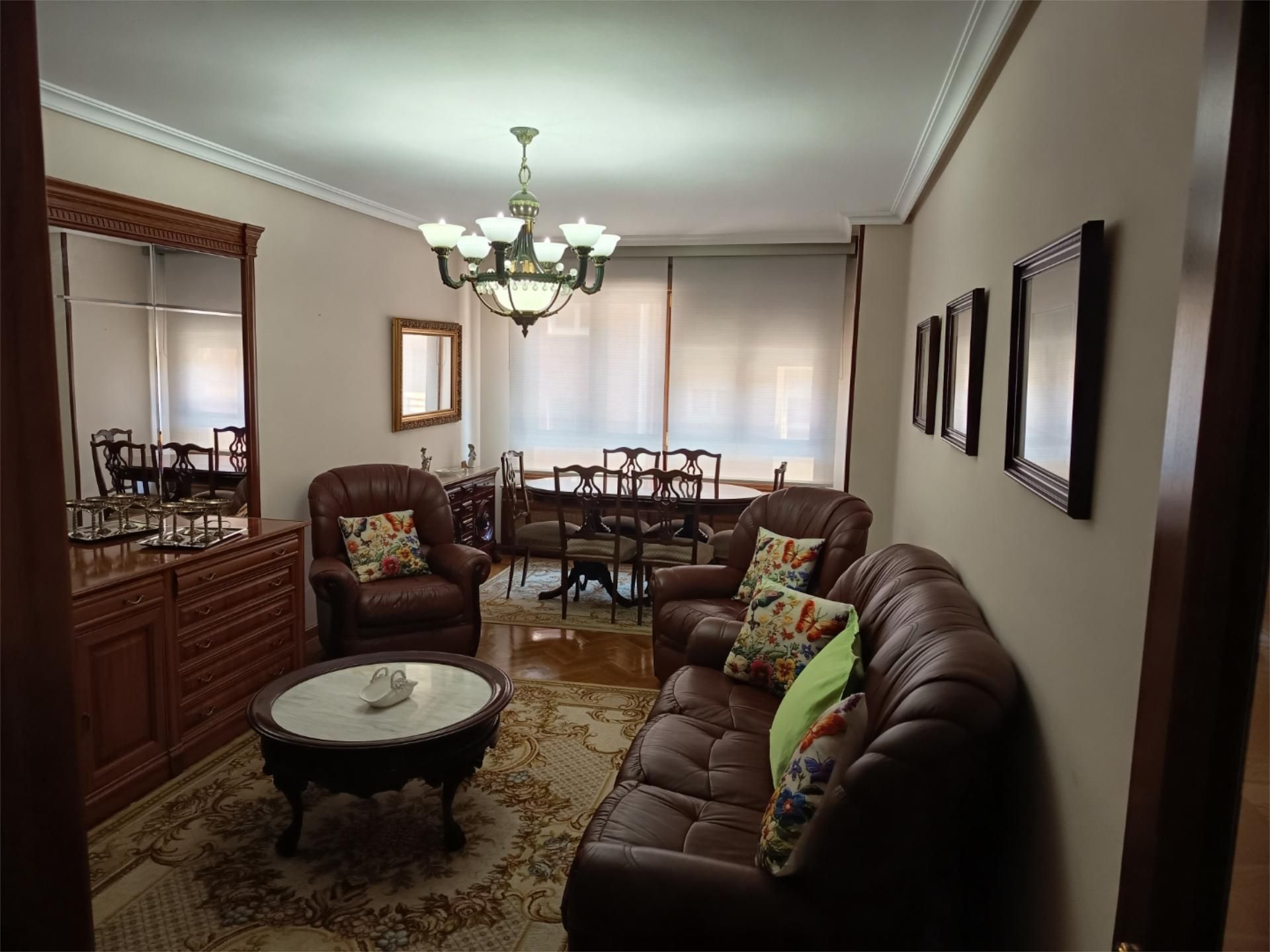 Sala d'estar de Pis de lloguer en Mieres (Asturias) amb Calefacció, Parquet i Moblat