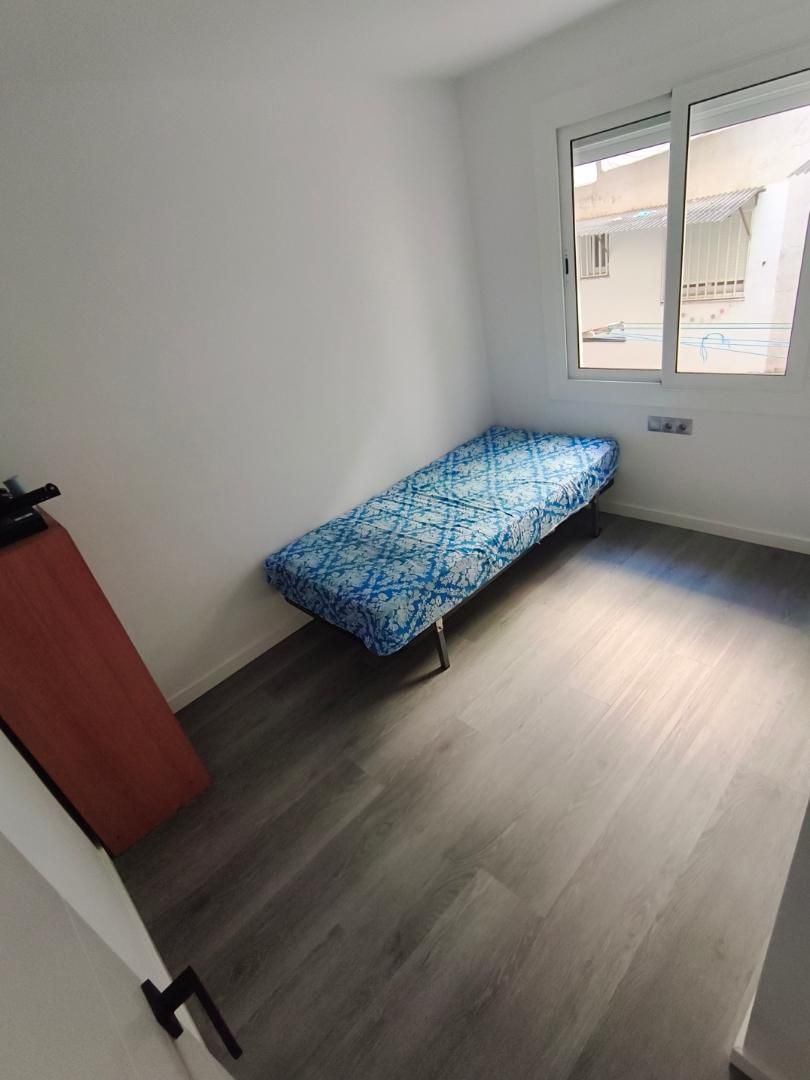 Bedroom of Flat to share in Sabadell  with Air Conditioner, Heating and Parquet flooring