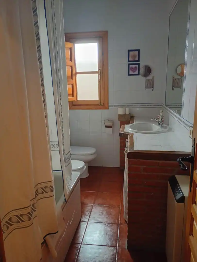 Casa adosada en venta en Calle Fuente Grande, 2, Miranda del Castañar Baño de Casa adosada en venta en Miranda del Castañar con Balcón