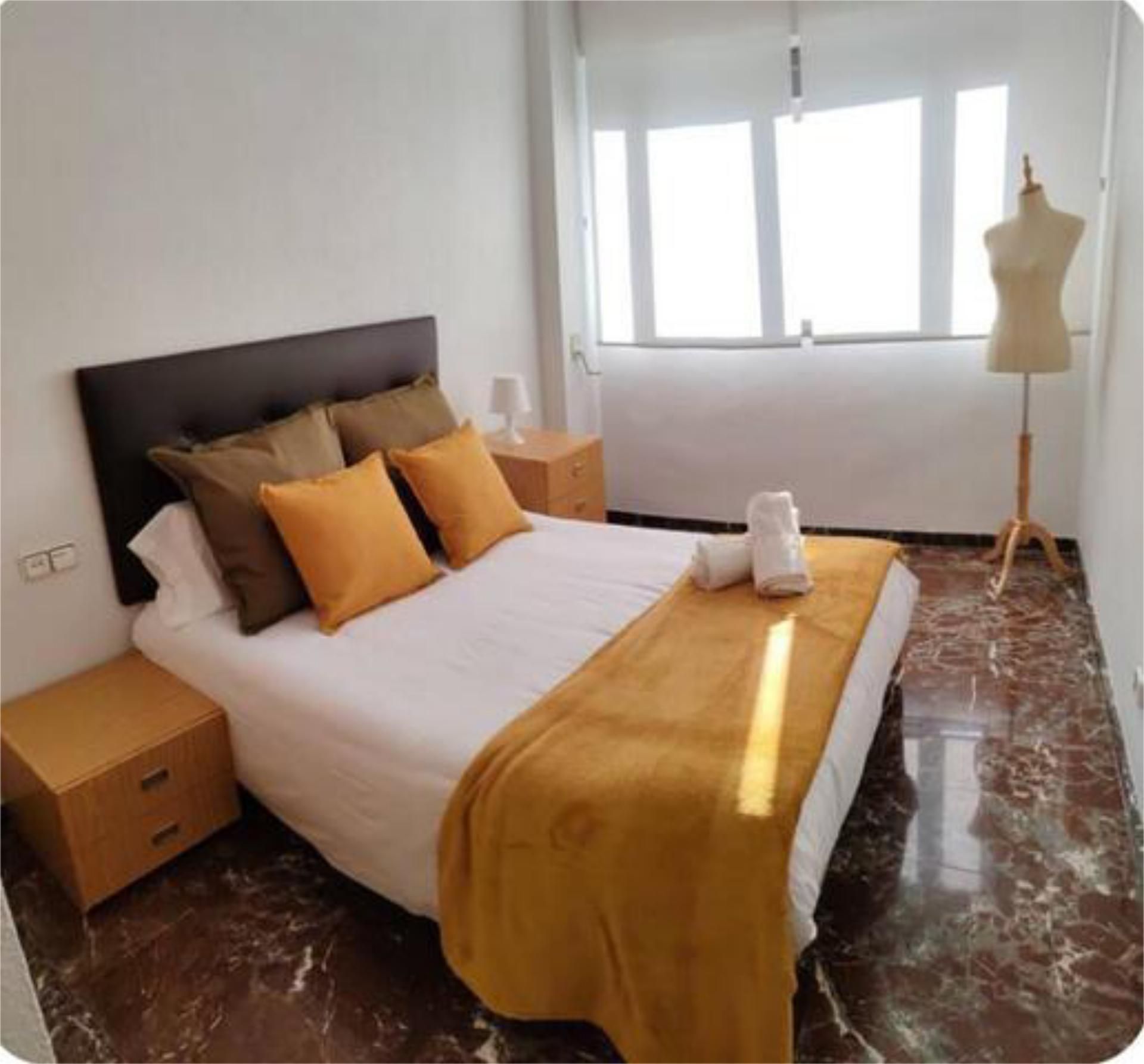 Dormitori de Apartament en venda en  Murcia Capital amb Calefacció i Moblat
