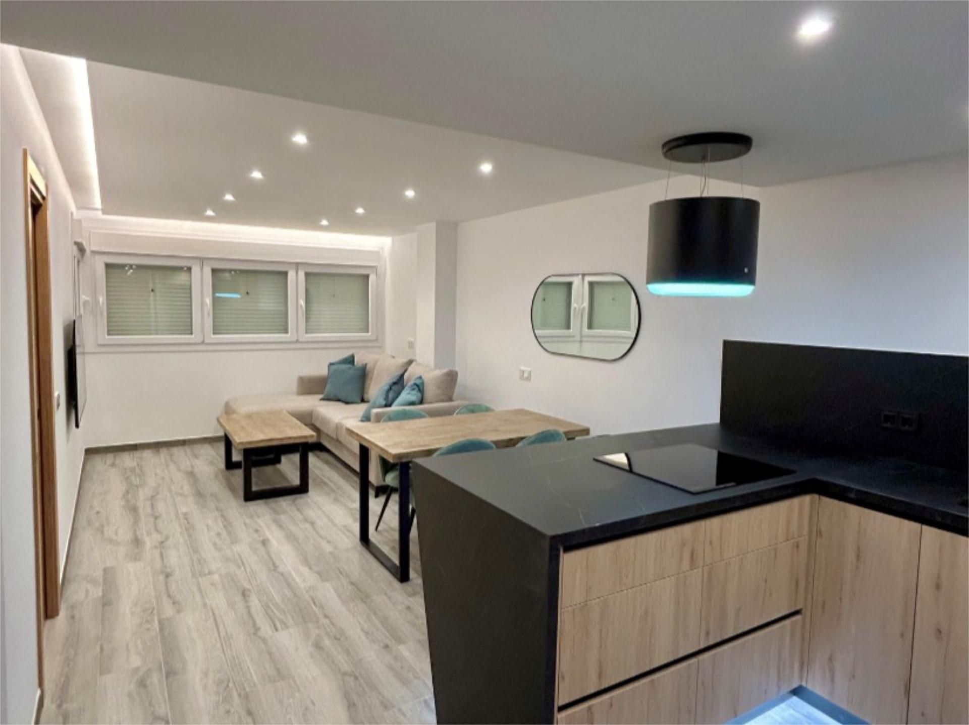 Sala d'estar de Pis en venda en Estepona amb Aire condicionat, Calefacció i Traster