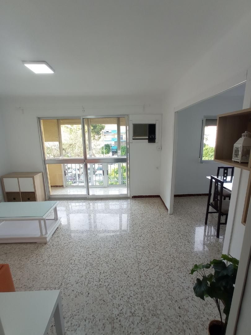 Living room of Flat to share in  Sevilla Capital  with Air Conditioner, Furnished and Oven