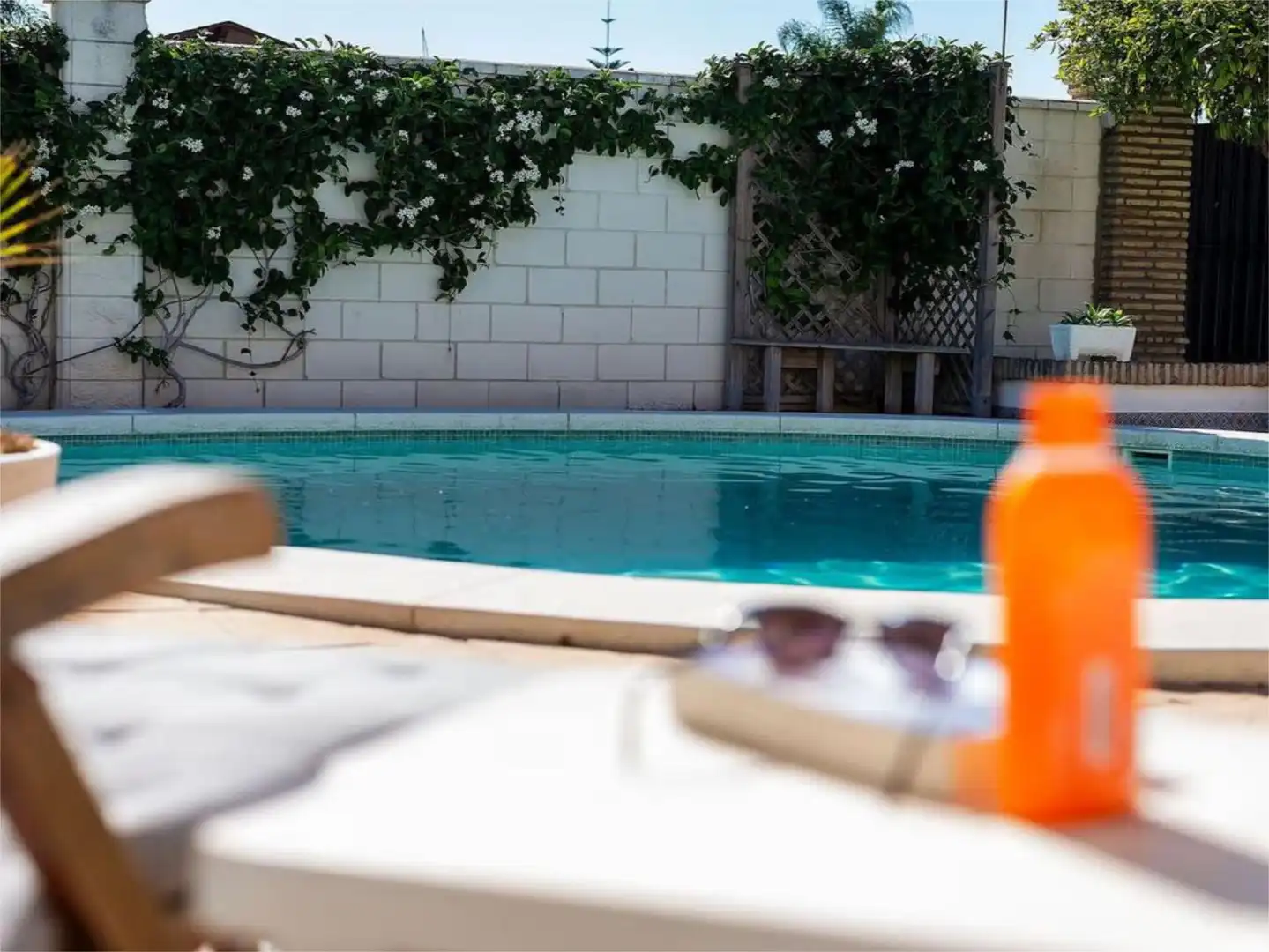 Casa adosada de alquiler en Calle Genil, 15, Las Palmeras - Dehesilla Piscina de Casa adosada de alquiler en Sanlúcar de Barrameda con Aire acondicionado, Calefacción y Jardín privado