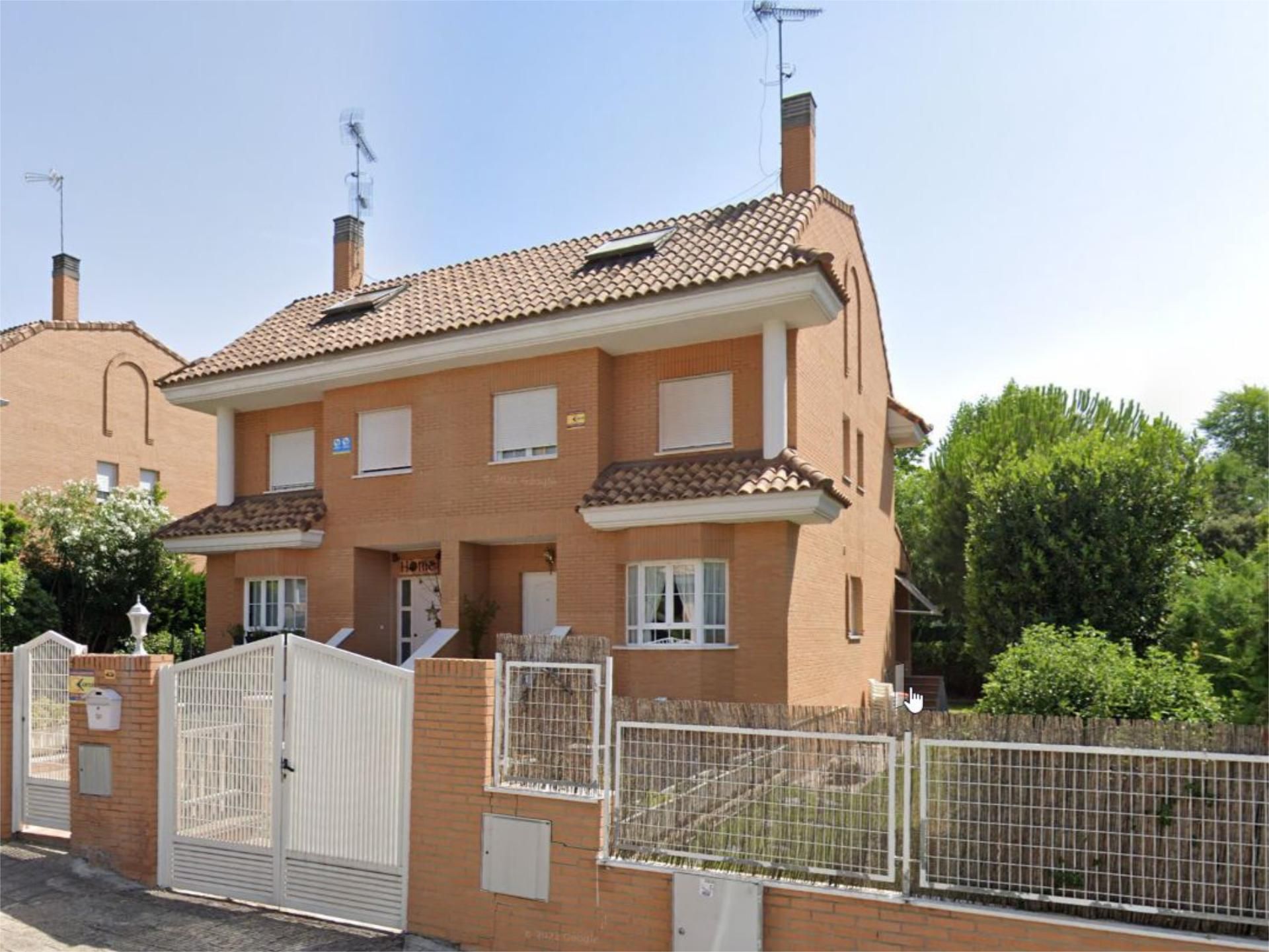 Exterior view of House or chalet for sale in Villaviciosa de Odón  with Air Conditioner, Swimming Pool and Balcony