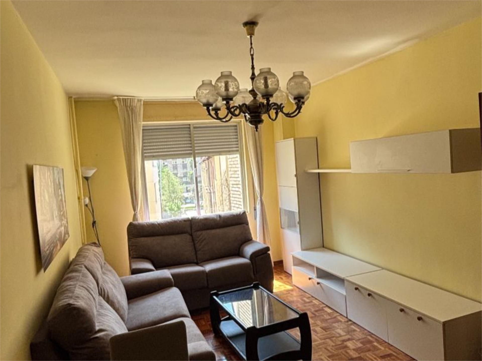 Living room of Flat for sale in Zamora Capital   with Heating, Parquet flooring and Furnished