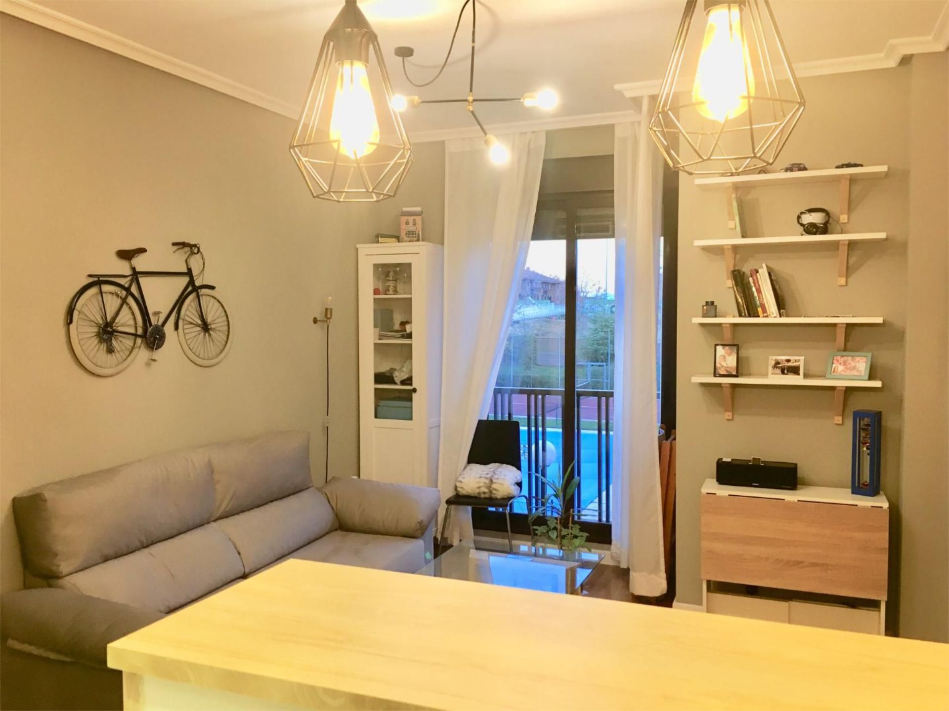 Living room of Flat for sale in  Madrid Capital  with Air Conditioner, Heating and Private garden