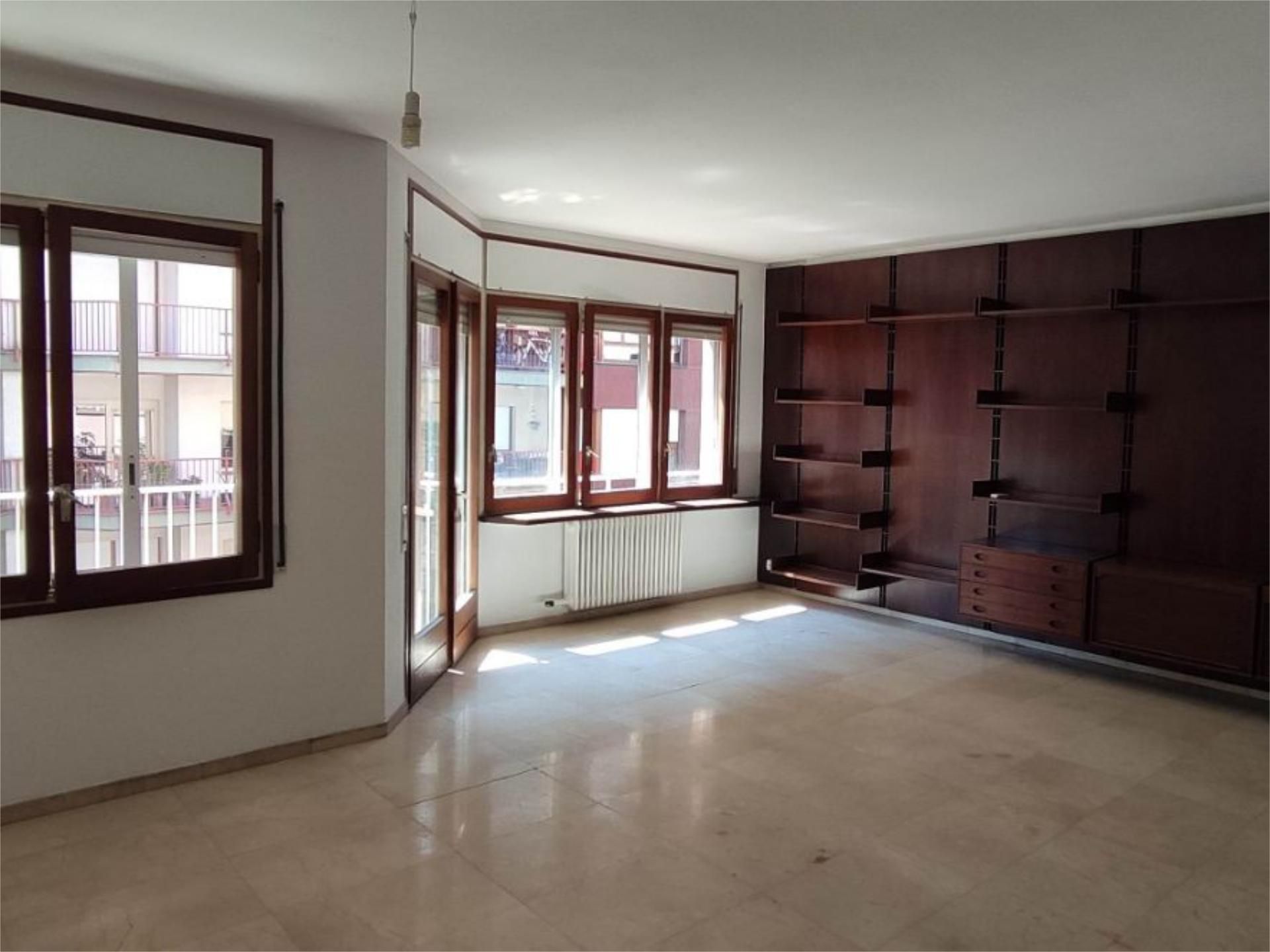 Sala d'estar de Pis en venda en Girona Capital amb Aire condicionat i Balcó